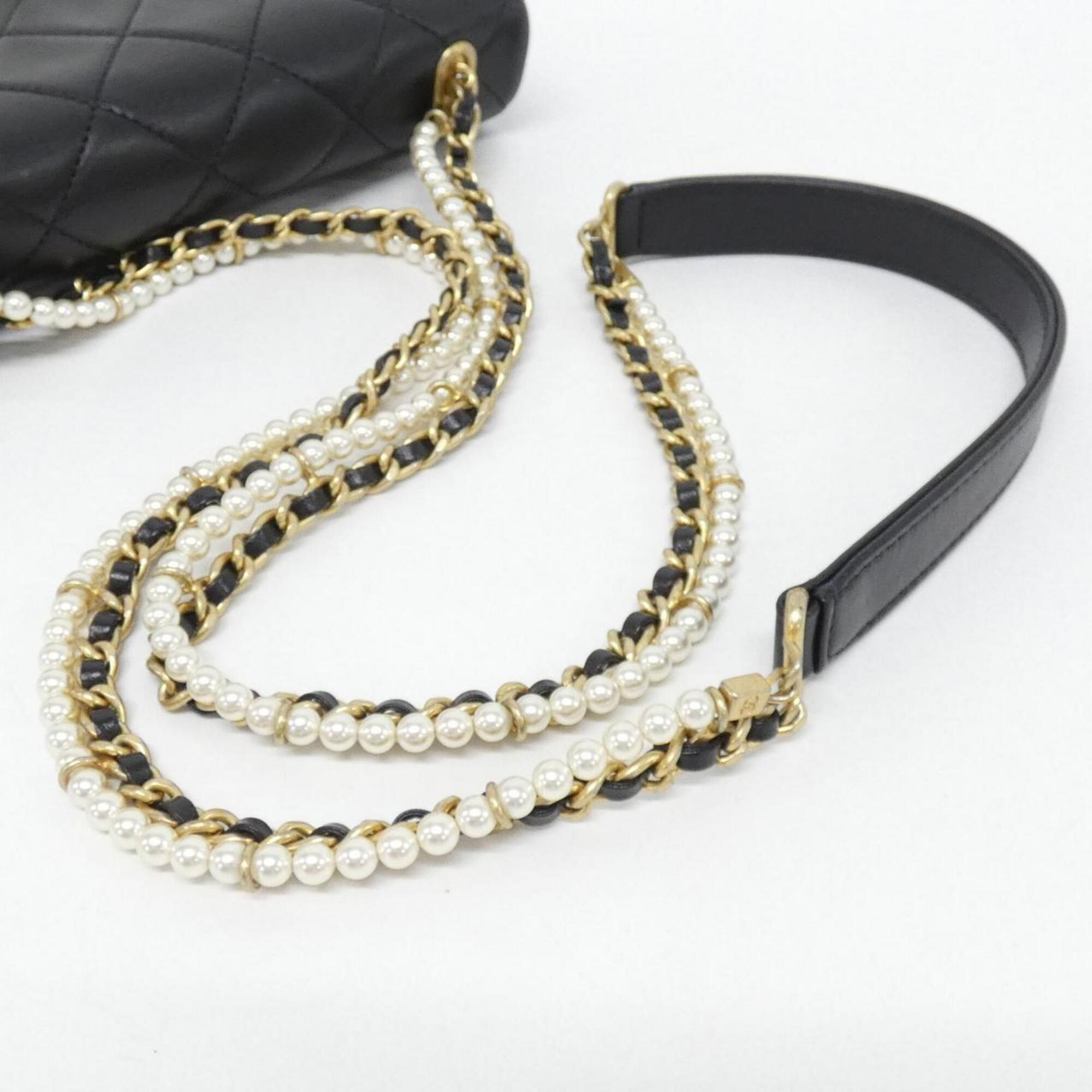 Chanel Black Leather Shoulder Bag (Pre-Owned)
