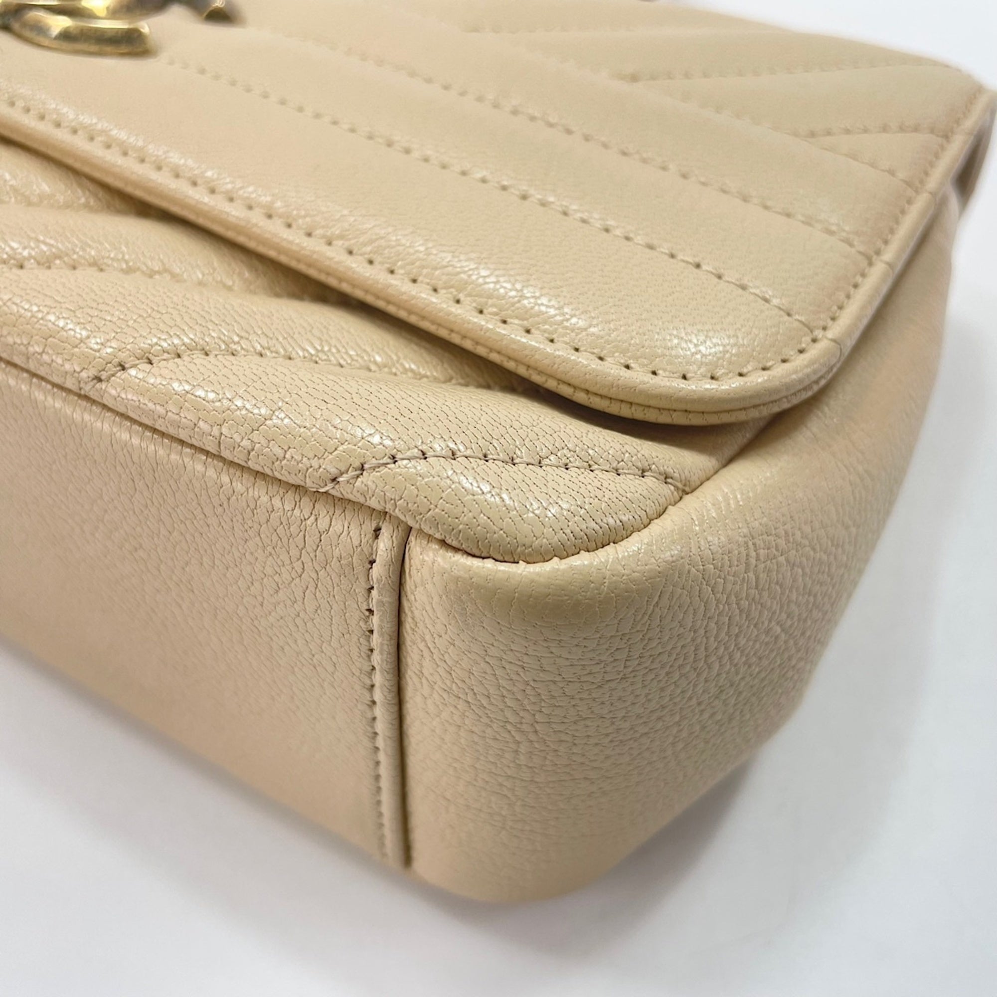 Chanel Beige Shoulder Bag (Pre-Owned)