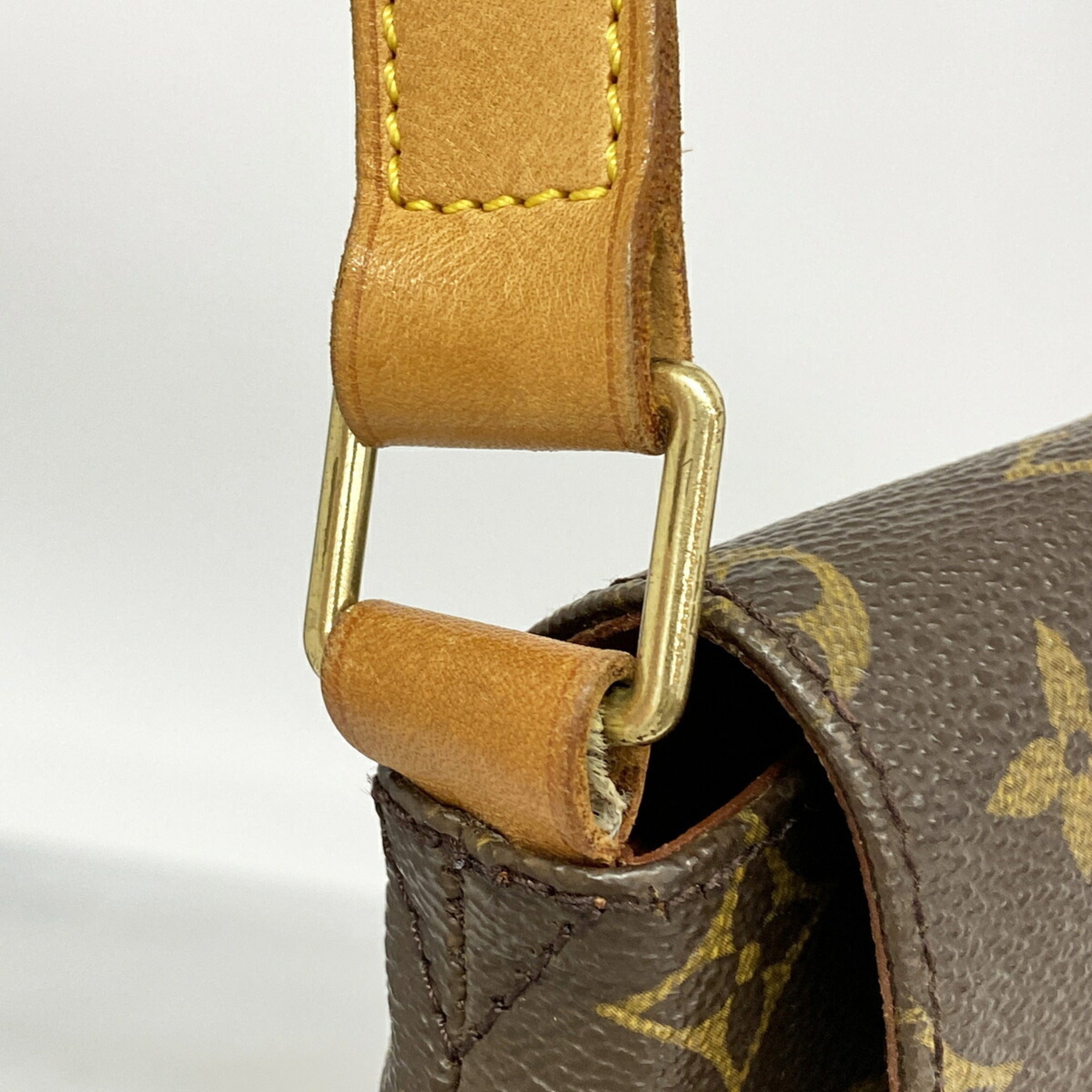 Louis Vuitton Brown Shoulder Bag (Pre-Owned)