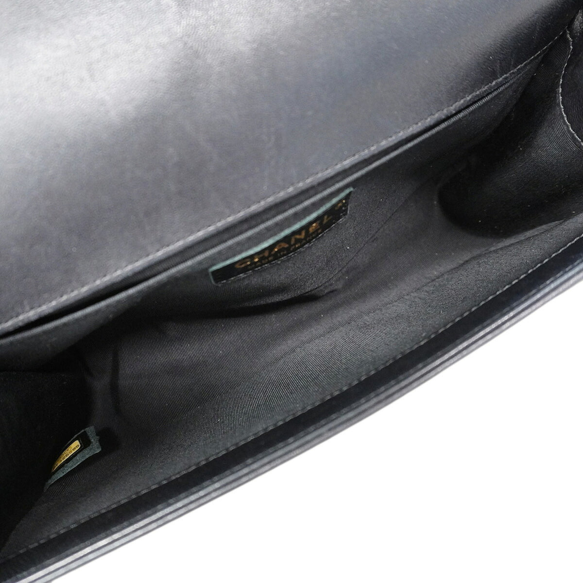 Chanel Black Leather Shoulder Bag (Pre-Owned)