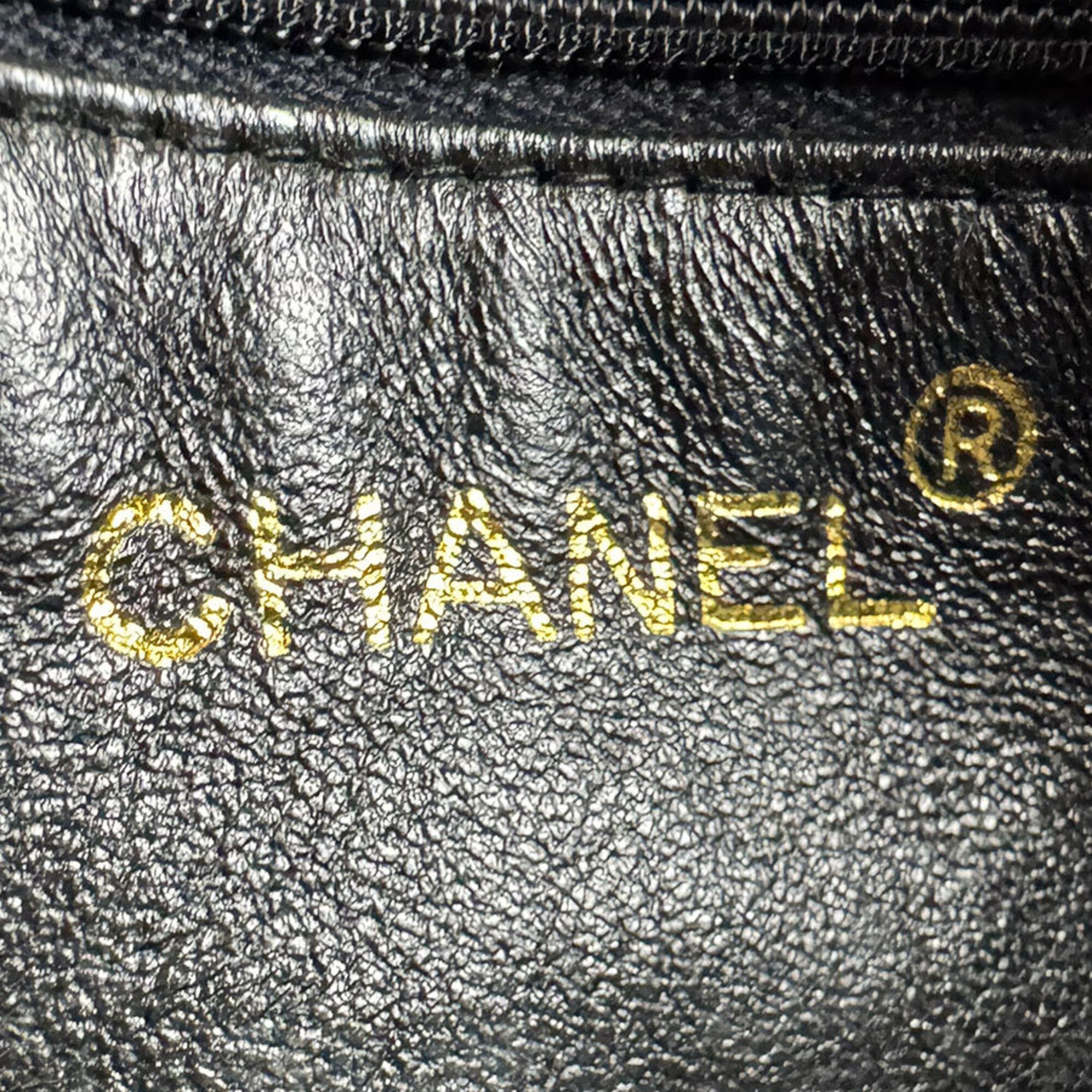Chanel Black Leather Shoulder Bag (Pre-Owned)