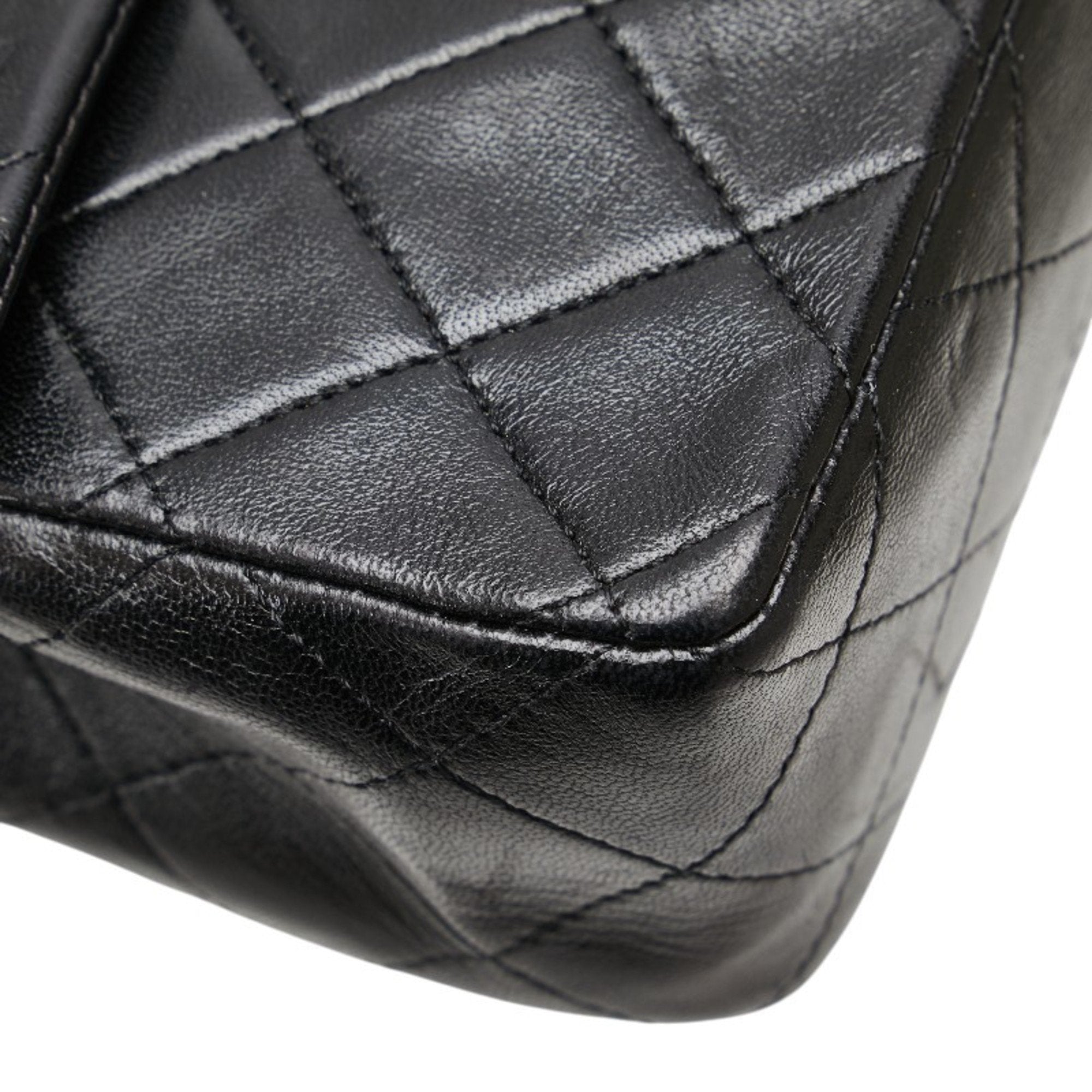 Chanel Matelasse Black Leather Shoulder Bag (Pre-Owned)