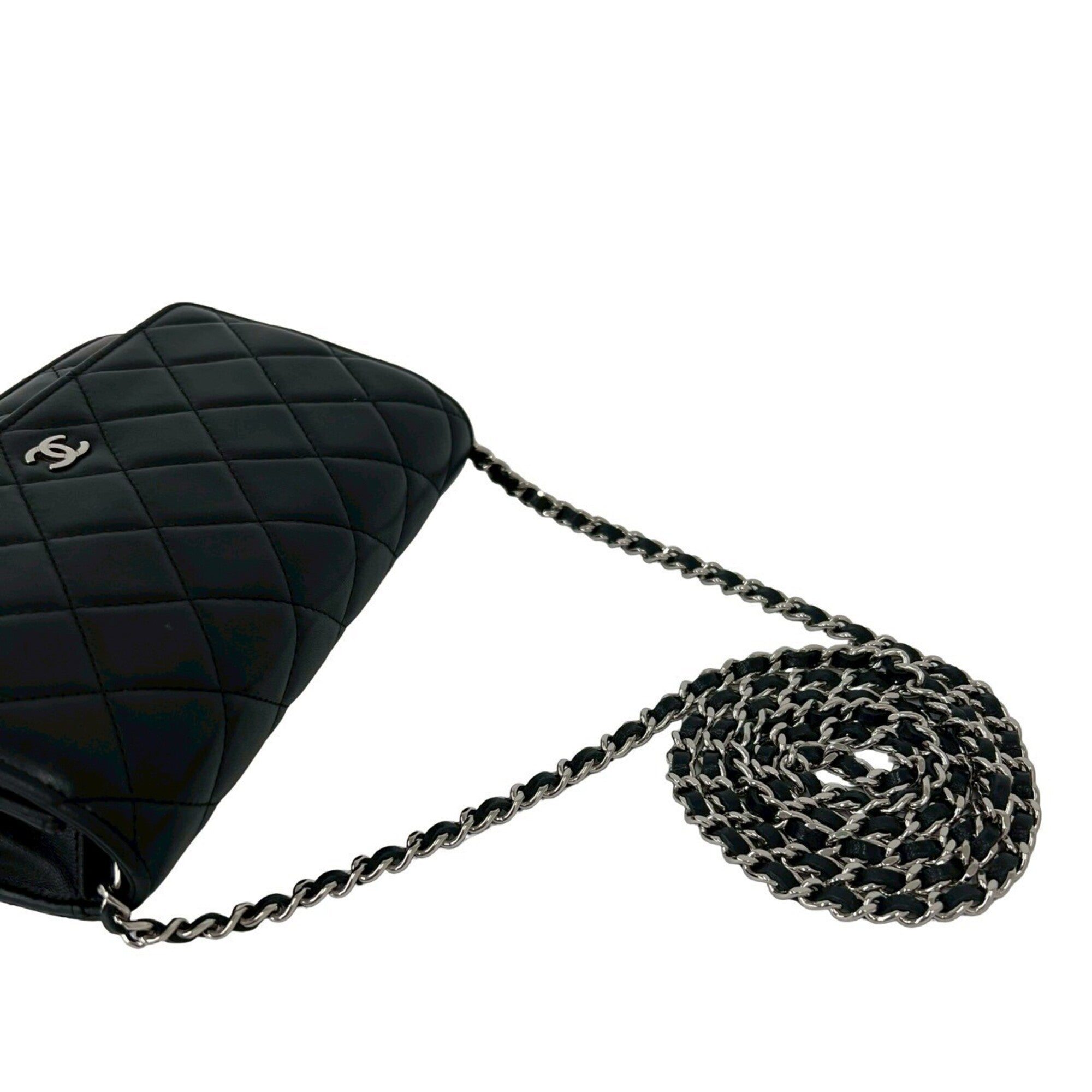 Chanel Black Leather Pochette Shoulder Bag (Pre-Owned)