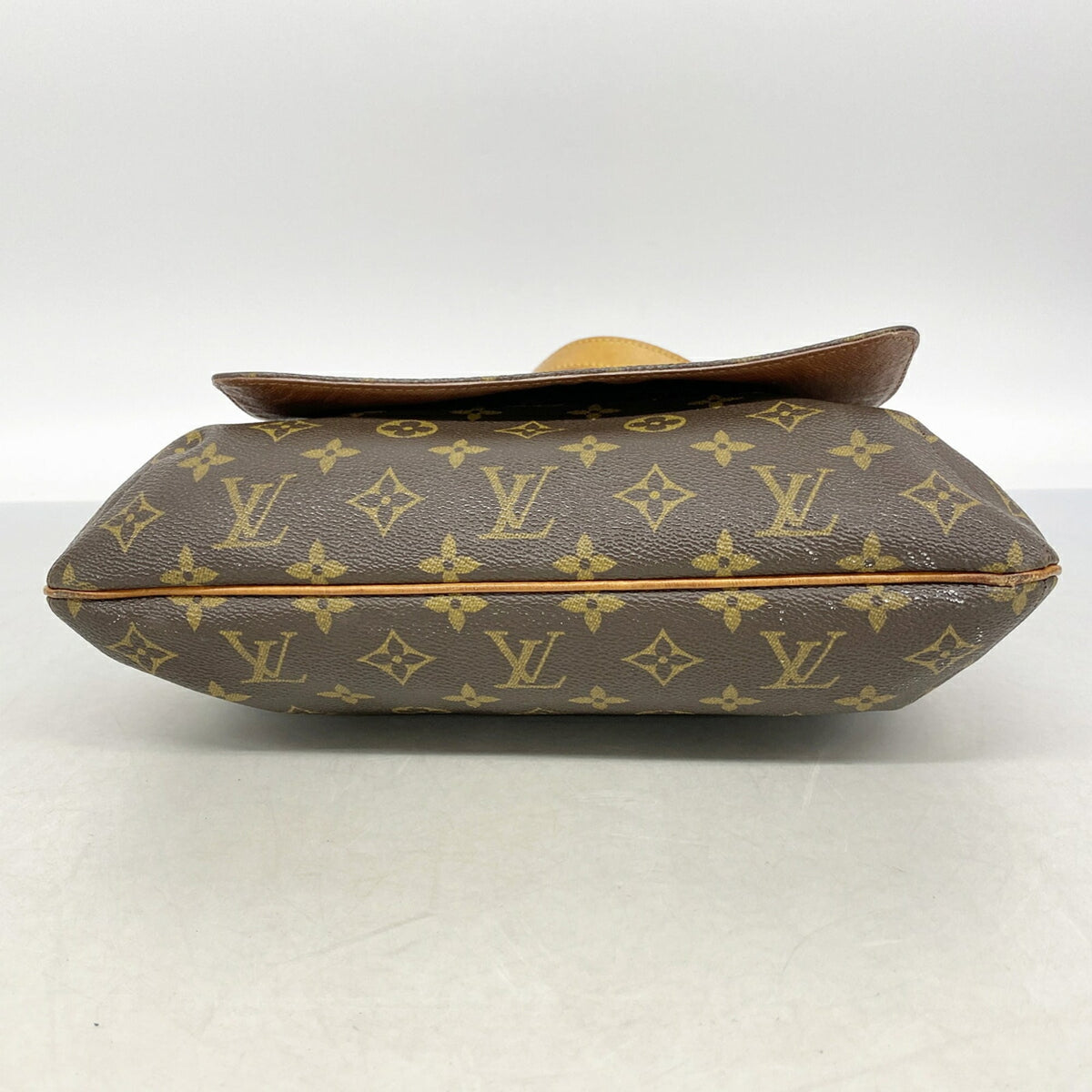 Louis Vuitton Brown Shoulder Bag (Pre-Owned)