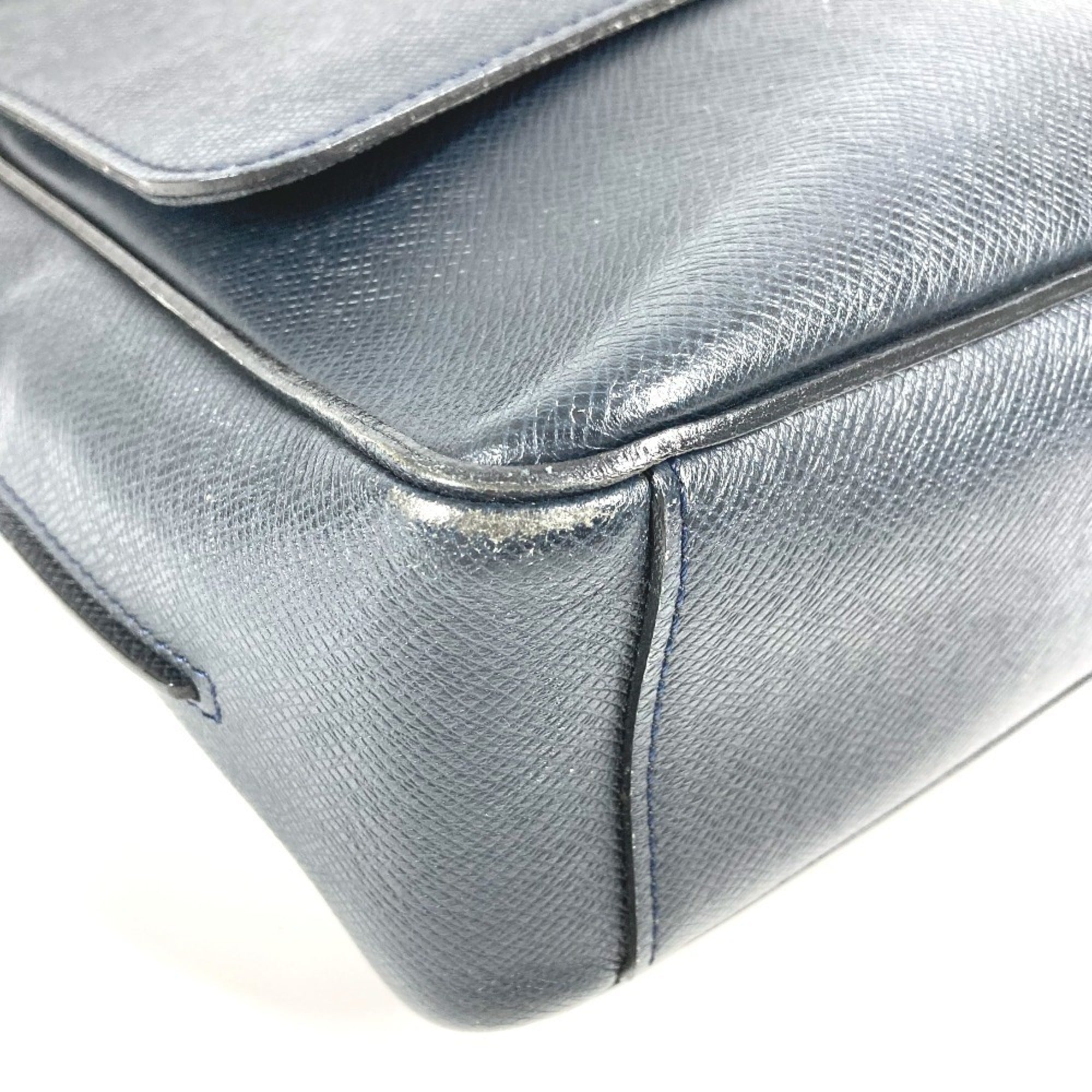 Louis Vuitton Boreal Galle Navy Taiga Leather Messenger Bag Shoulder Bag (Pre-Owned)