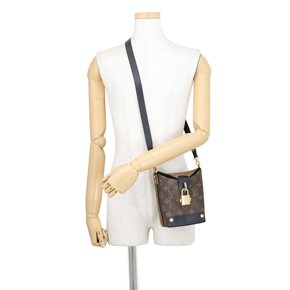 Louis Vuitton Monogram Reverse Noir Monogram Reverse Monogram Handbag Shoulder Bag (Pre-Owned)