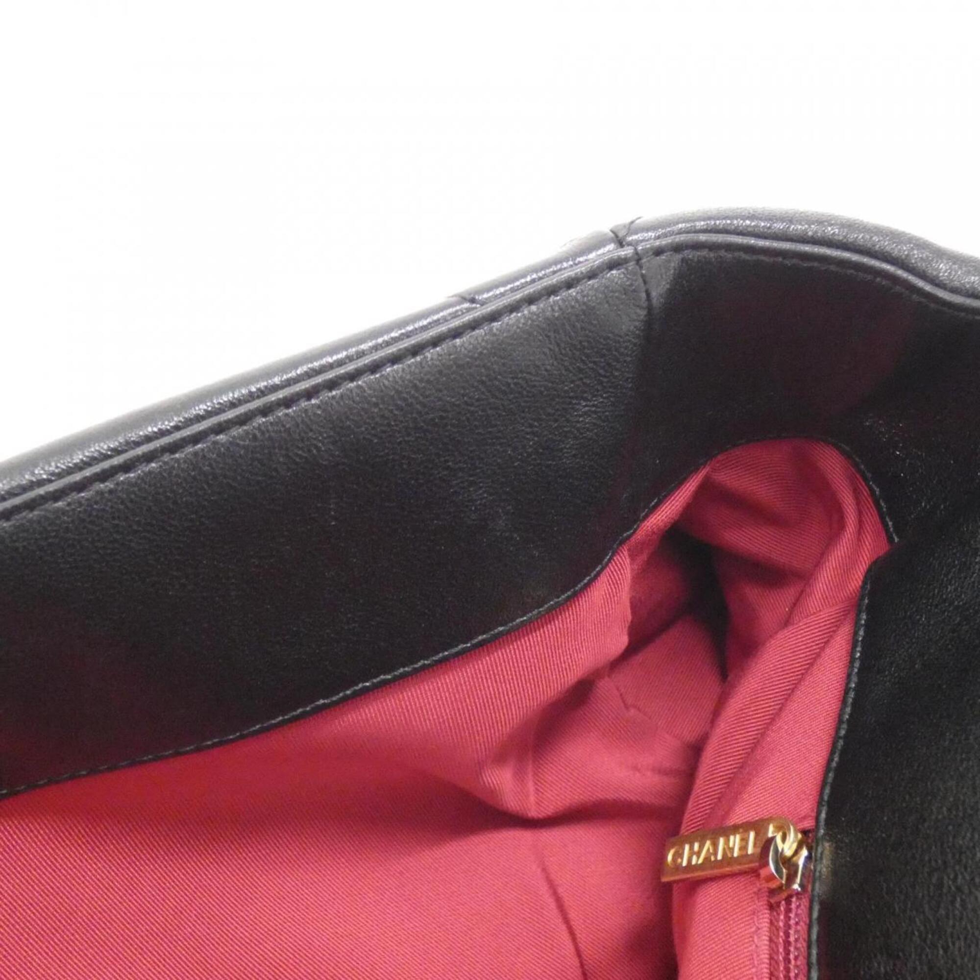 Chanel Black Leather Shoulder Bag (Pre-Owned)