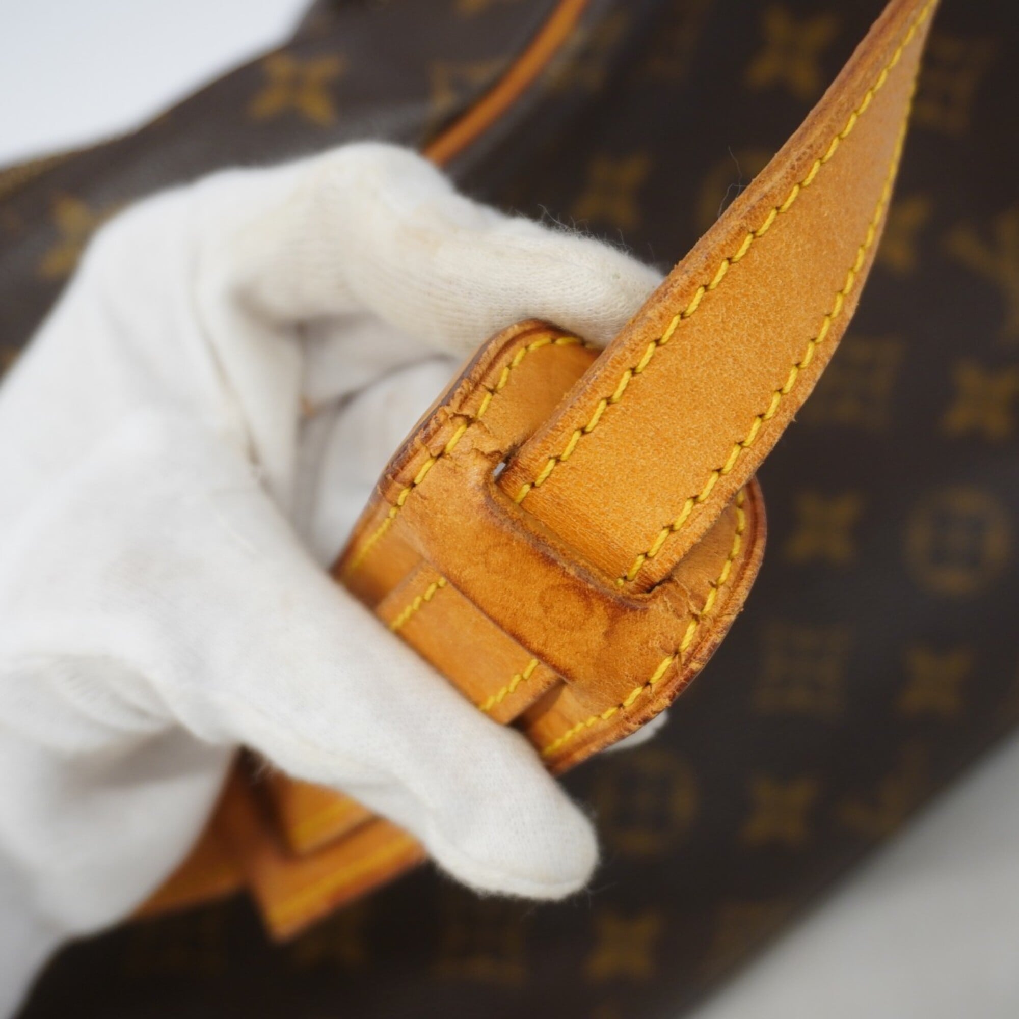 Louis Vuitton Brown Shoulder Bag (Pre-Owned)