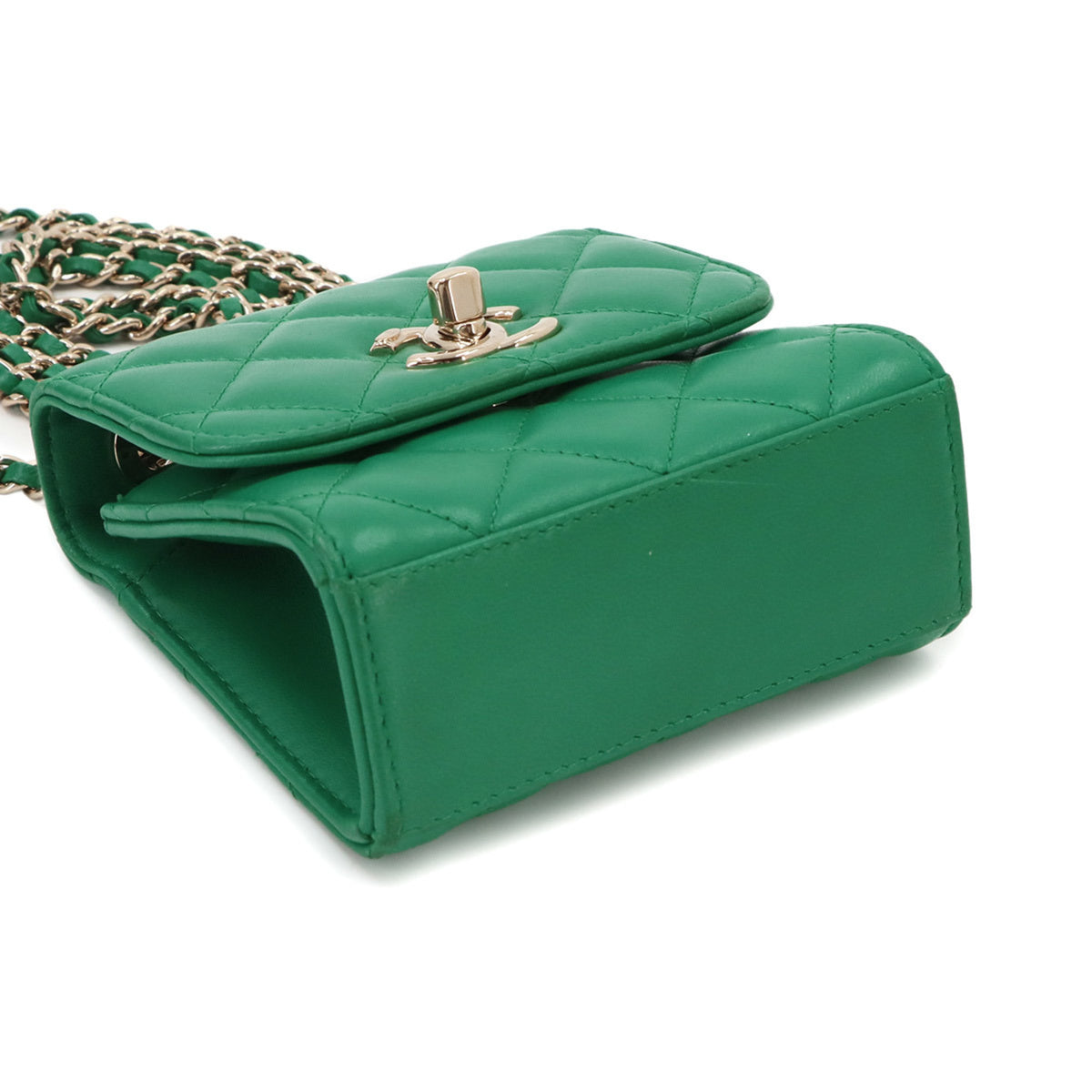 Chanel Green Leather Shoulder Bag (Pre-Owned)