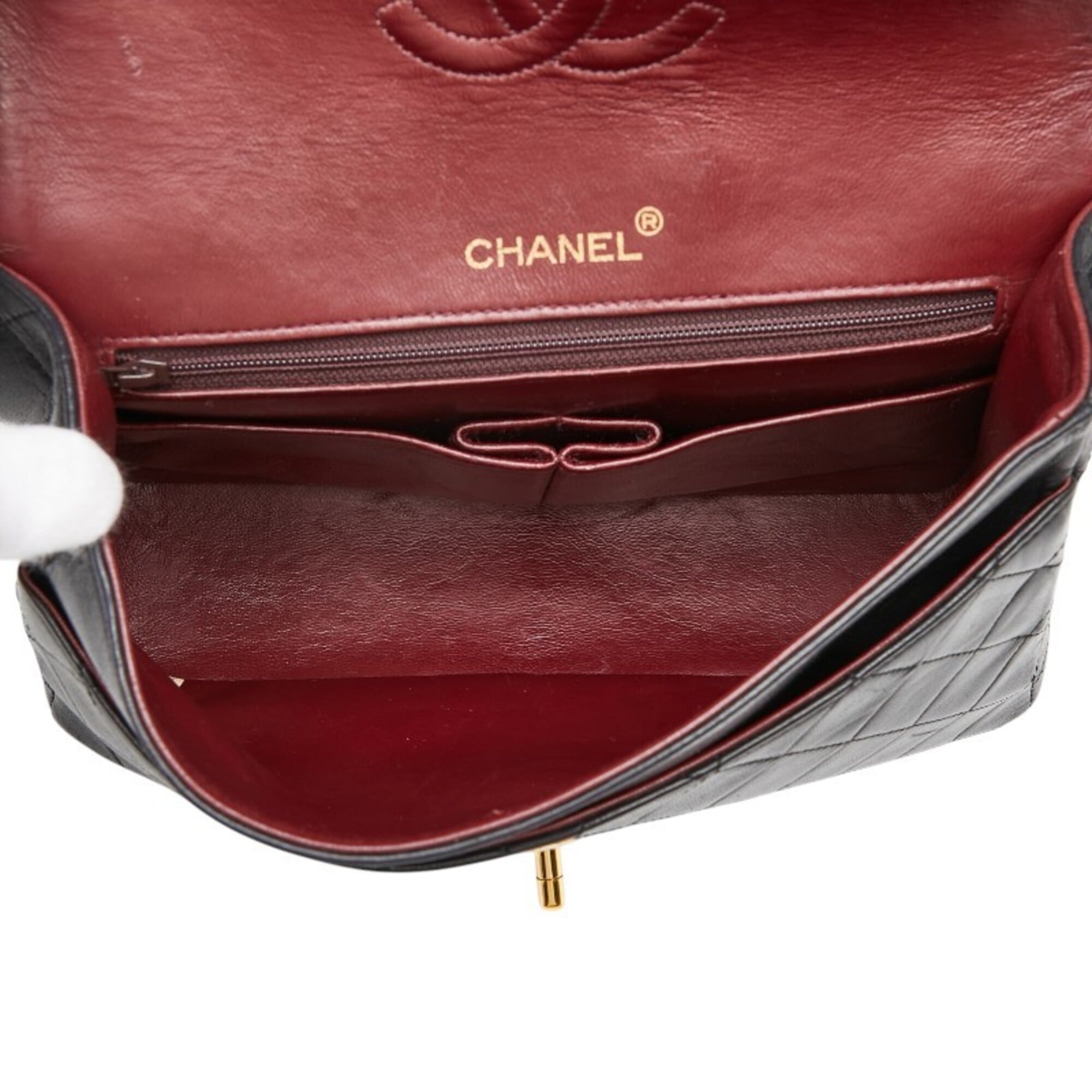 Chanel Black Leather Shoulder Bag (Pre-Owned)