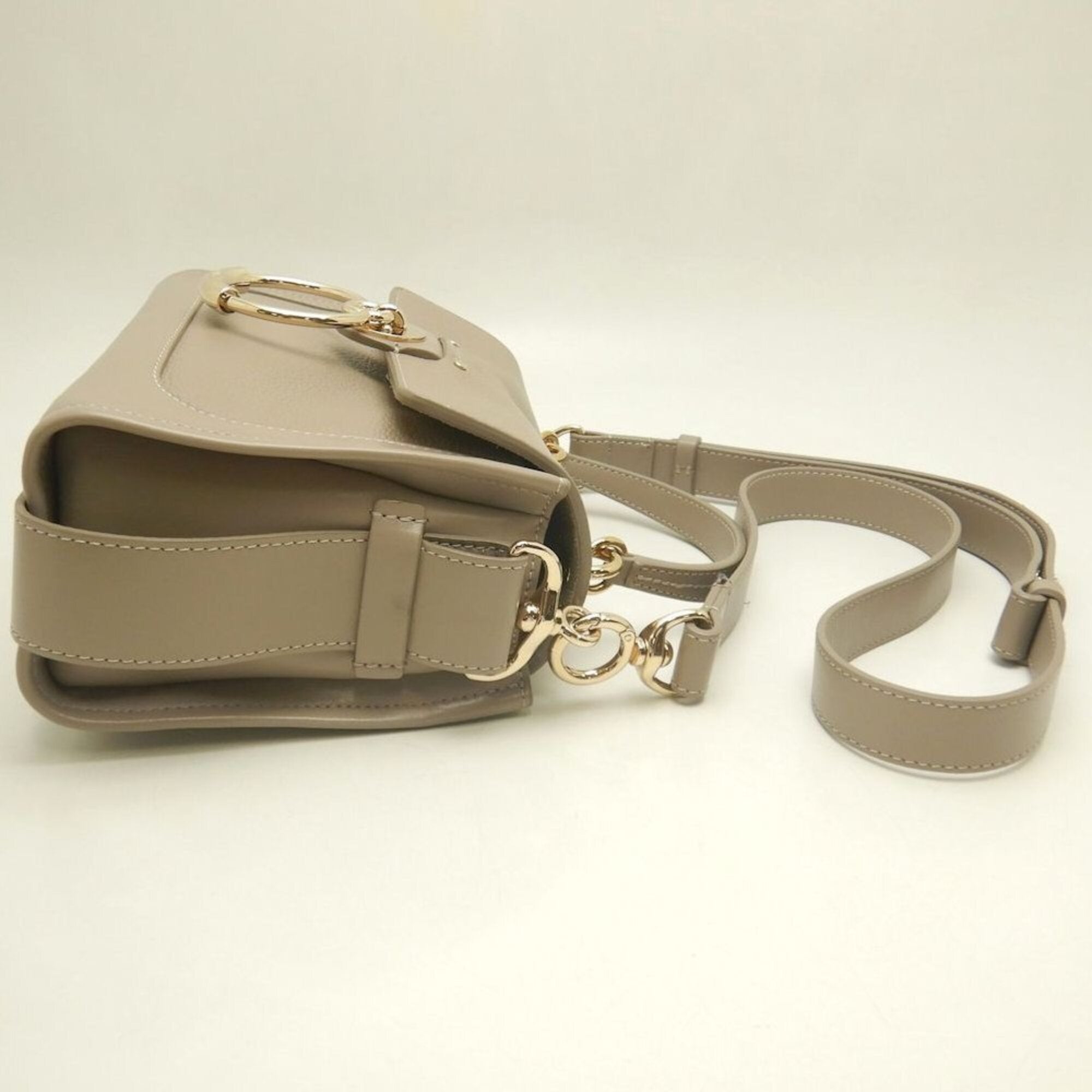 Chloé Grayish Leather Handbag (Pre-Owned)