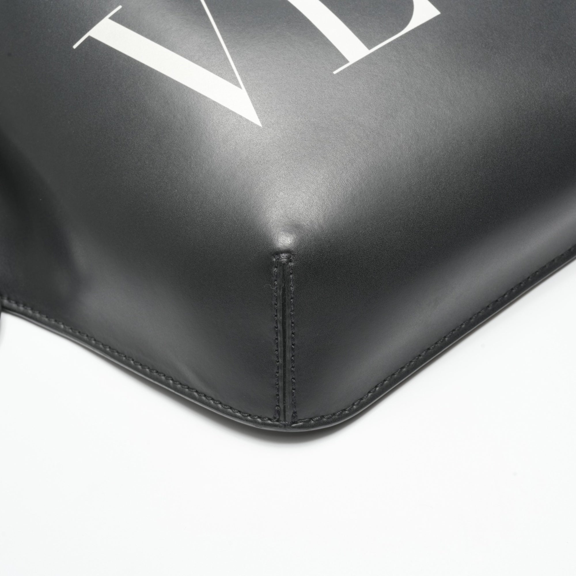 Valentino Black Shoulder Bag (Pre-Owned)
