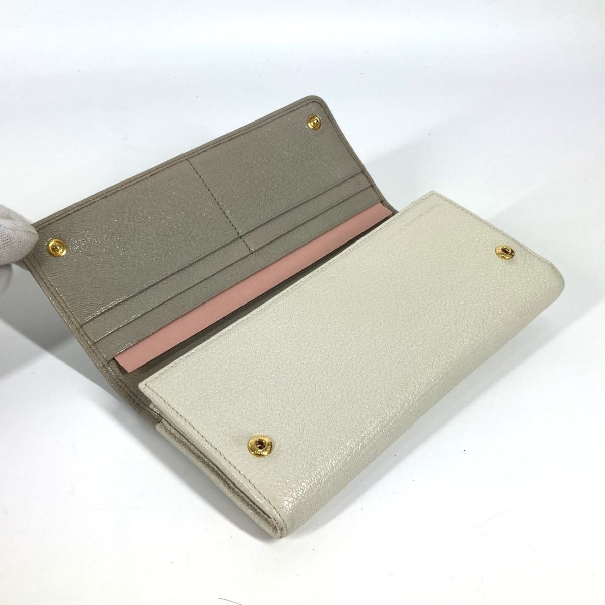 Miu Miu Gray White Leather Long Wallet (Bi-Fold) (Pre-Owned)