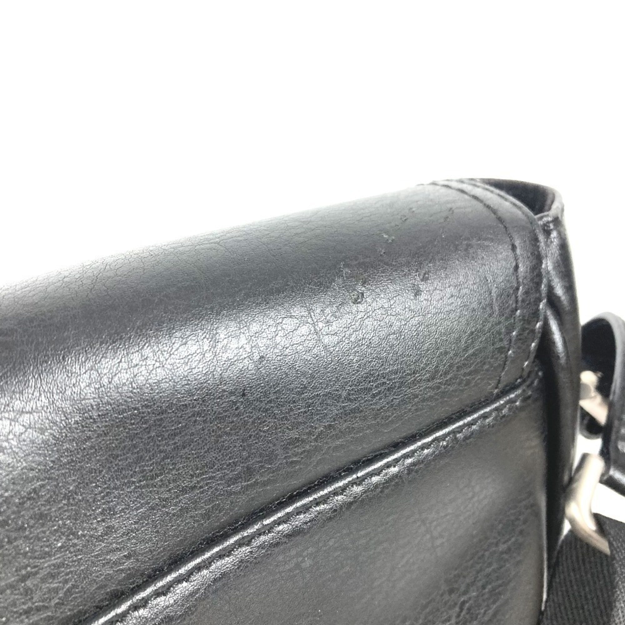 Salvatore Ferragamo Black Leather Messenger Bag Shoulder Bag (Pre-Owned)