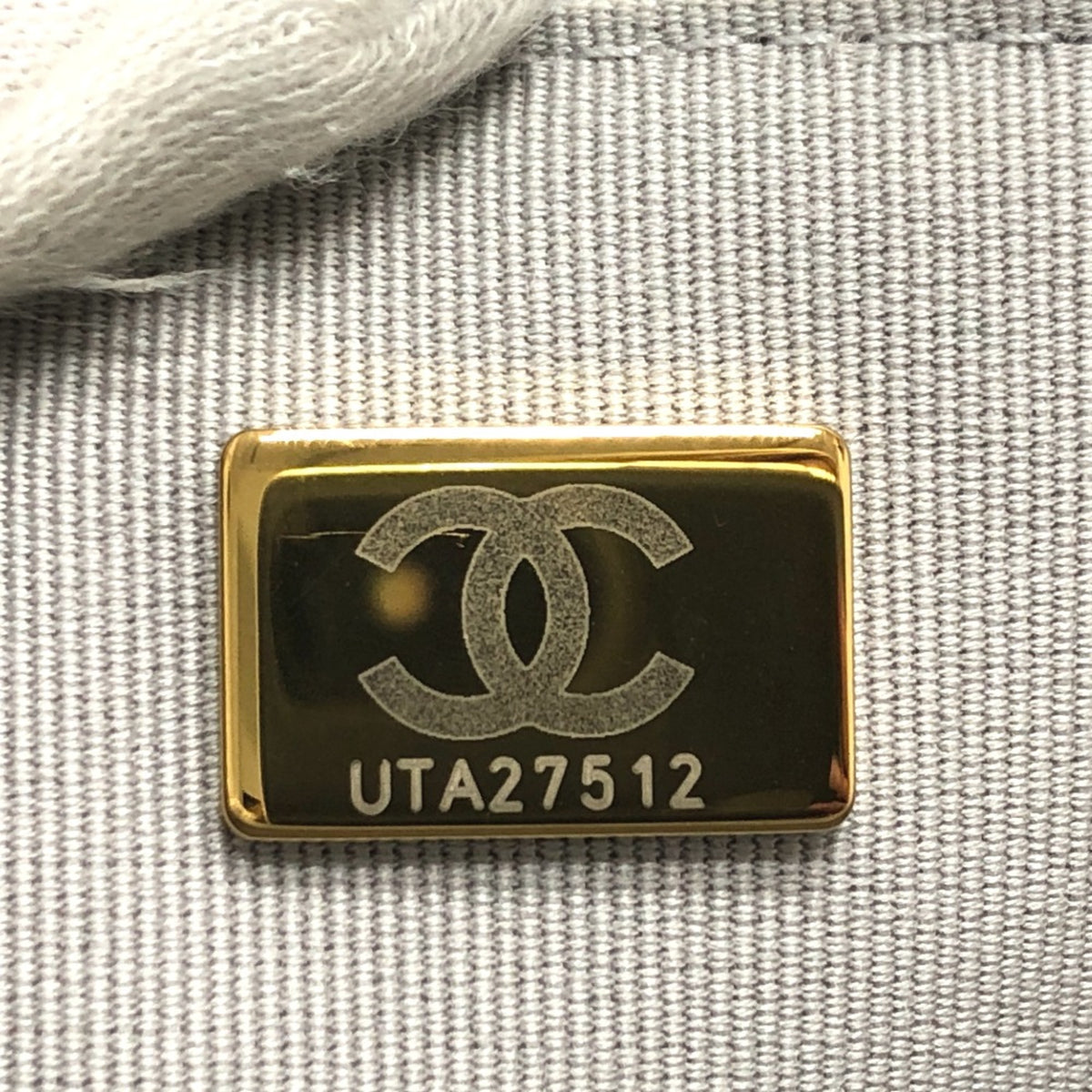 Chanel Gray Leather Shoulder Bag (Pre-Owned)