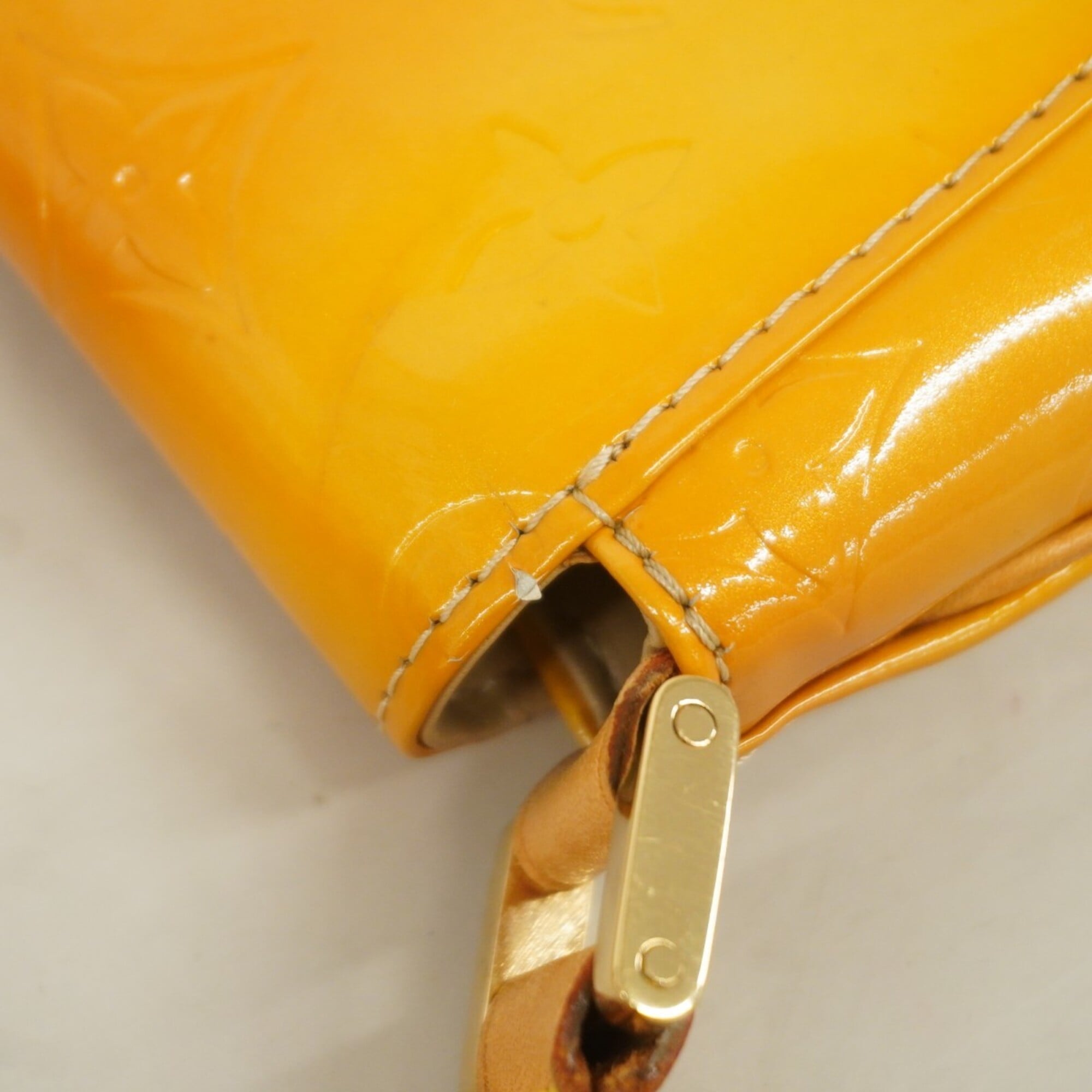 Louis Vuitton Beige Shoulder Bag (Pre-Owned)