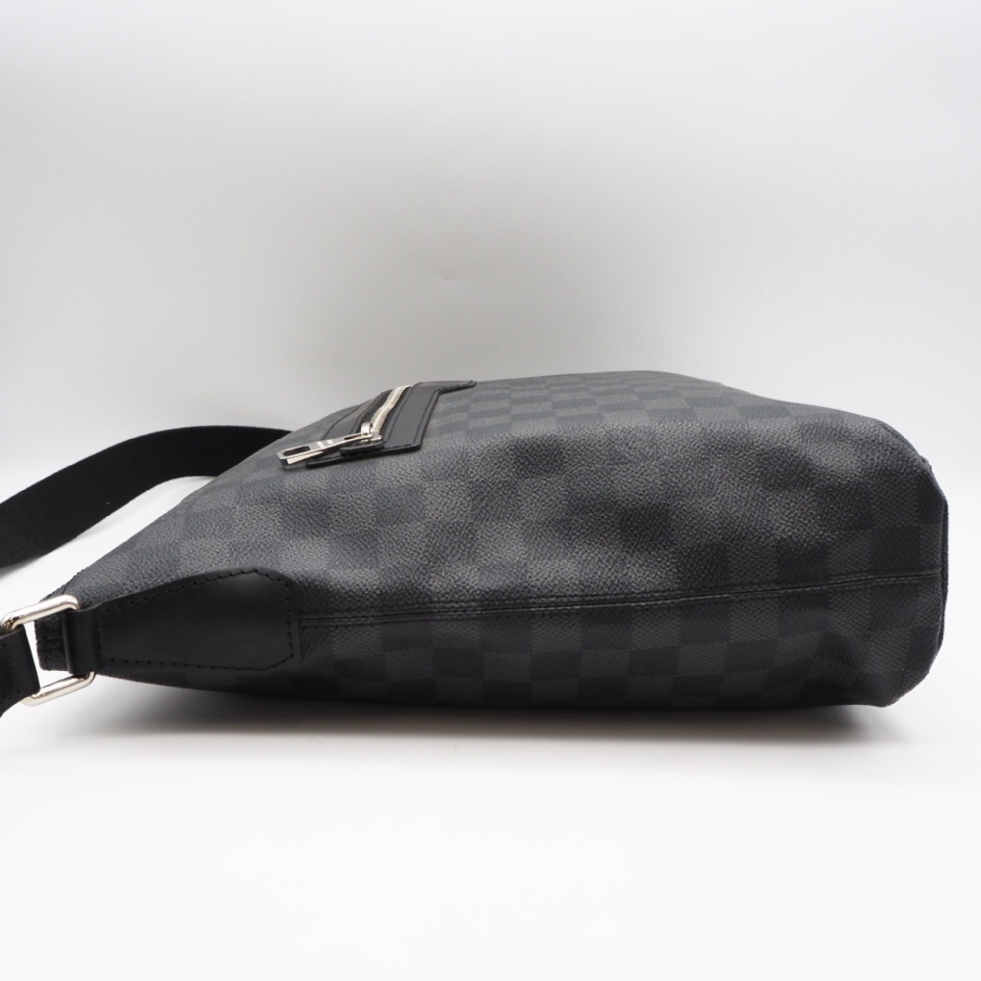 Louis Vuitton Black Canvas Shoulder Bag (Pre-Owned)