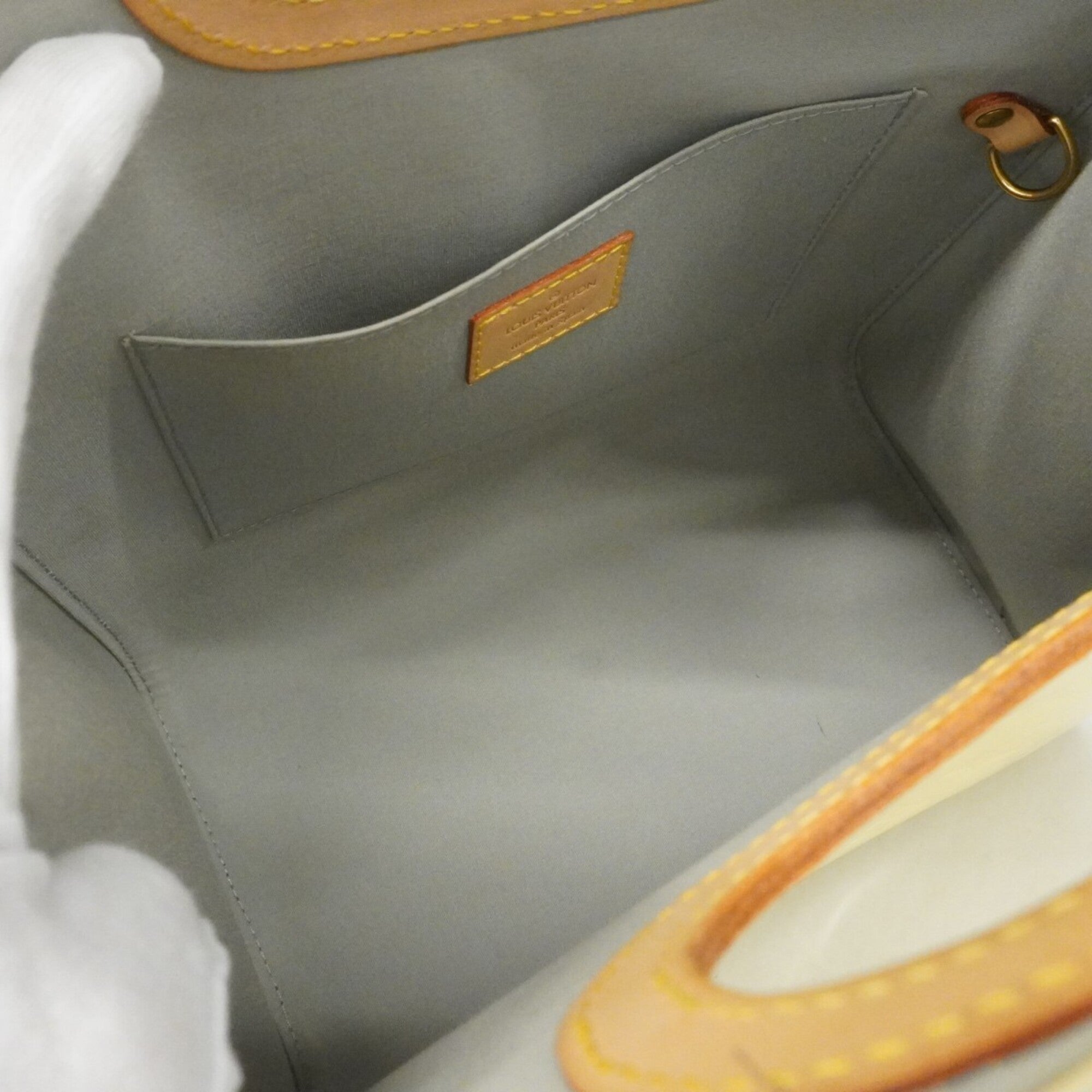 Louis Vuitton Pearl Handbag (Pre-Owned)