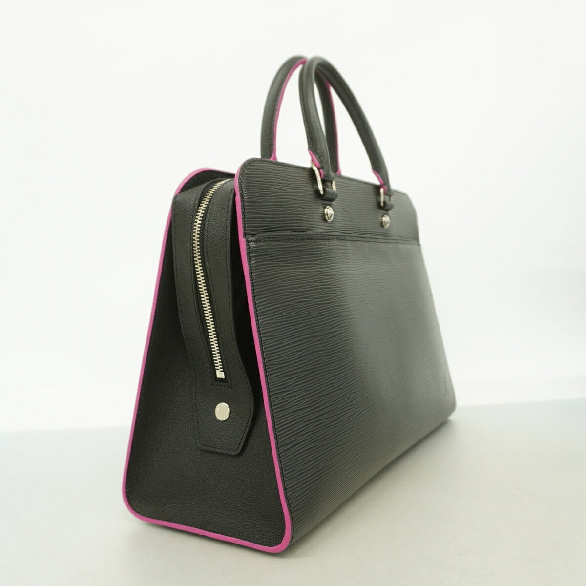 Louis Vuitton Noir Handbag (Pre-Owned)