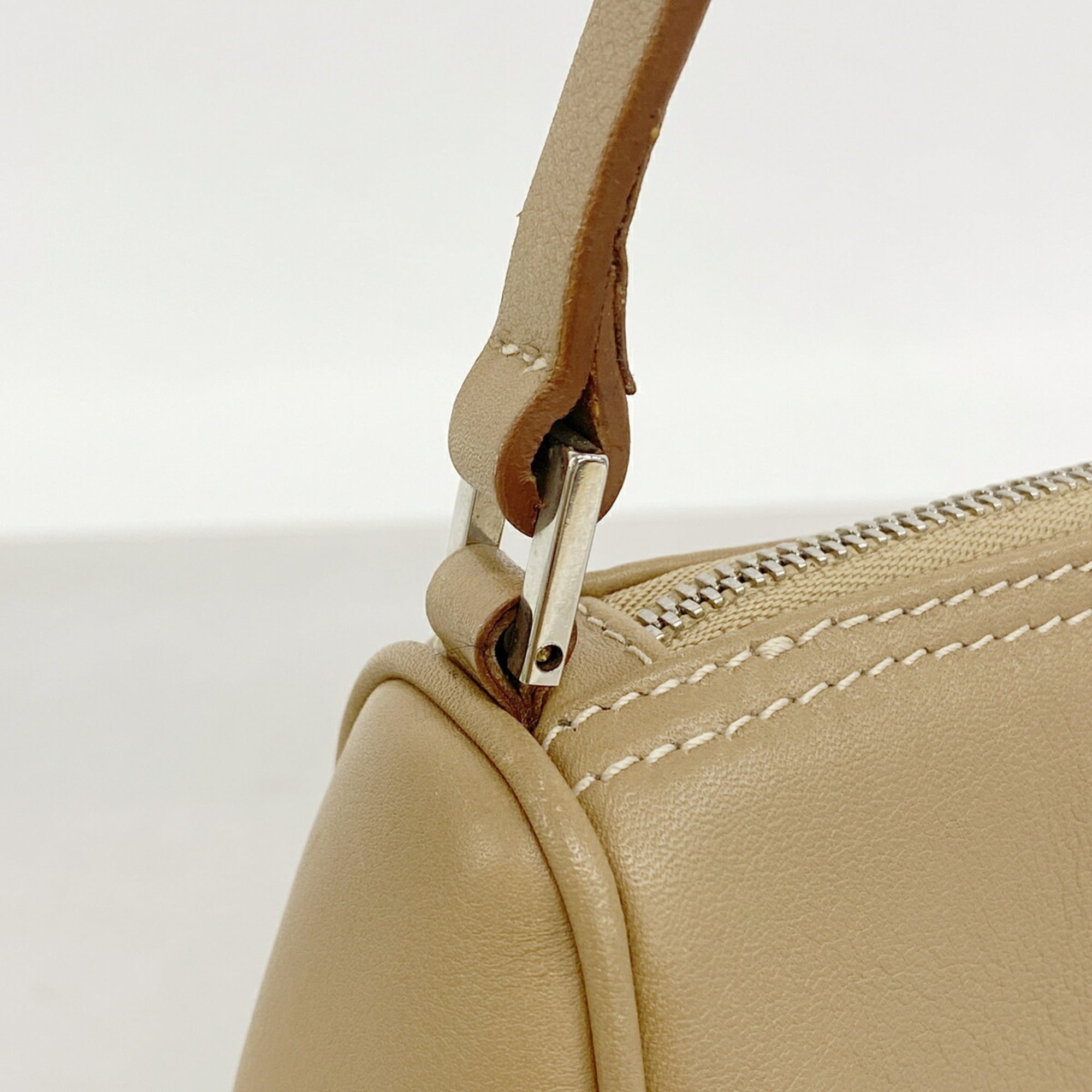 Salvatore Ferragamo Light Brown Leather Handbag (Pre-Owned)