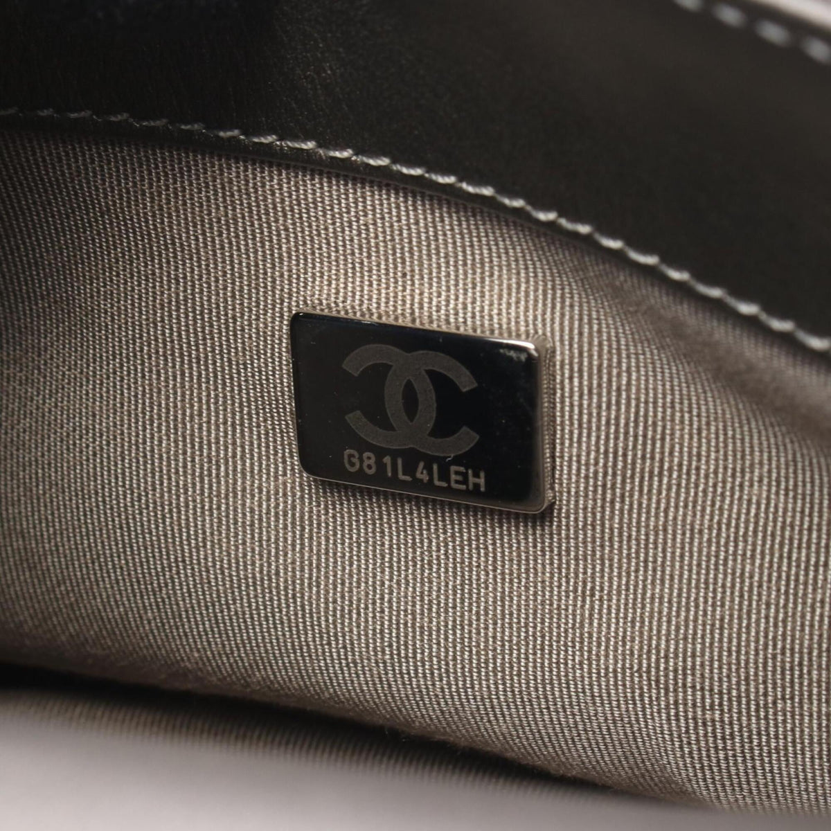 Chanel Gray Leather Handbag Shoulder Bag (Pre-Owned)