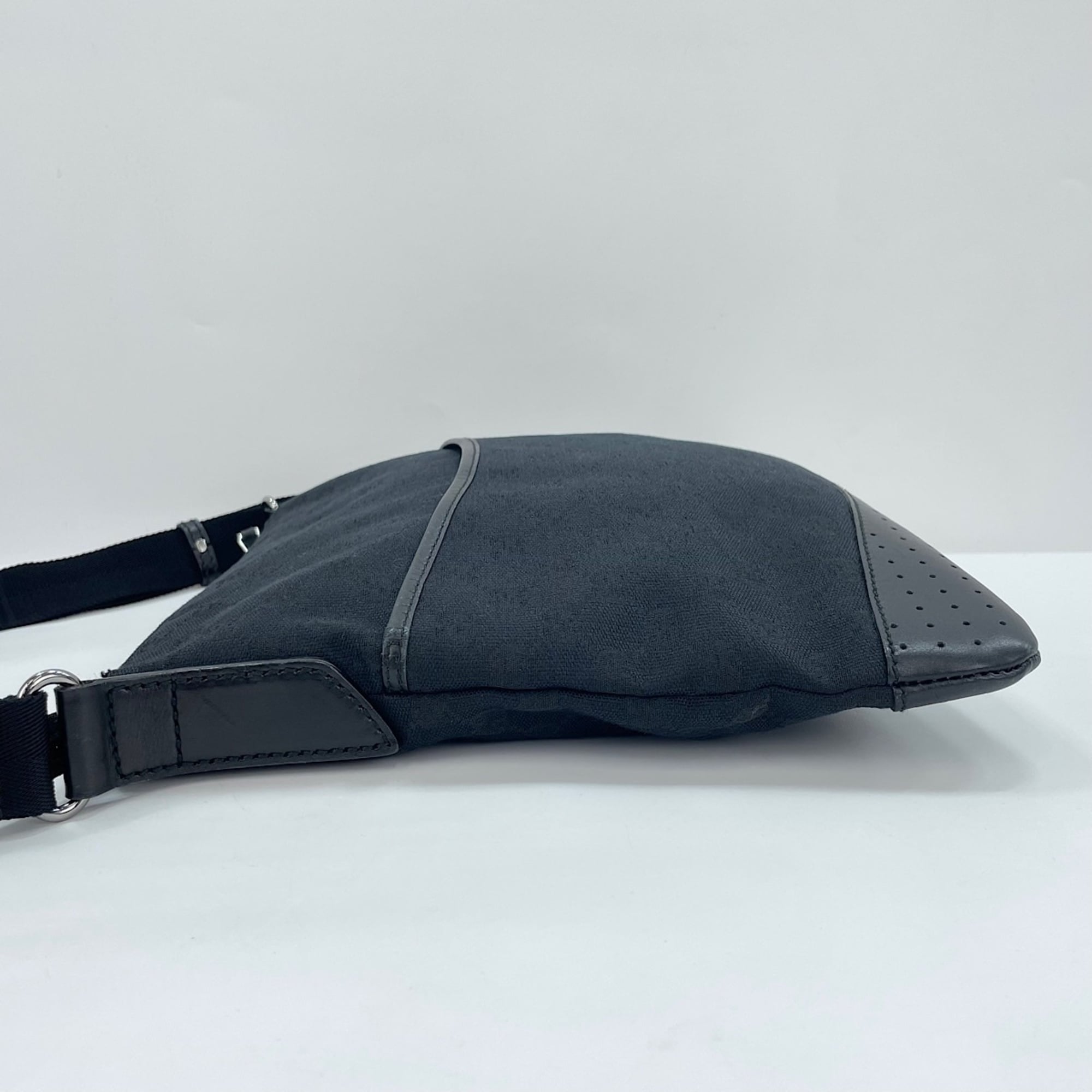 Gucci Black Shoulder Bag (Pre-Owned)