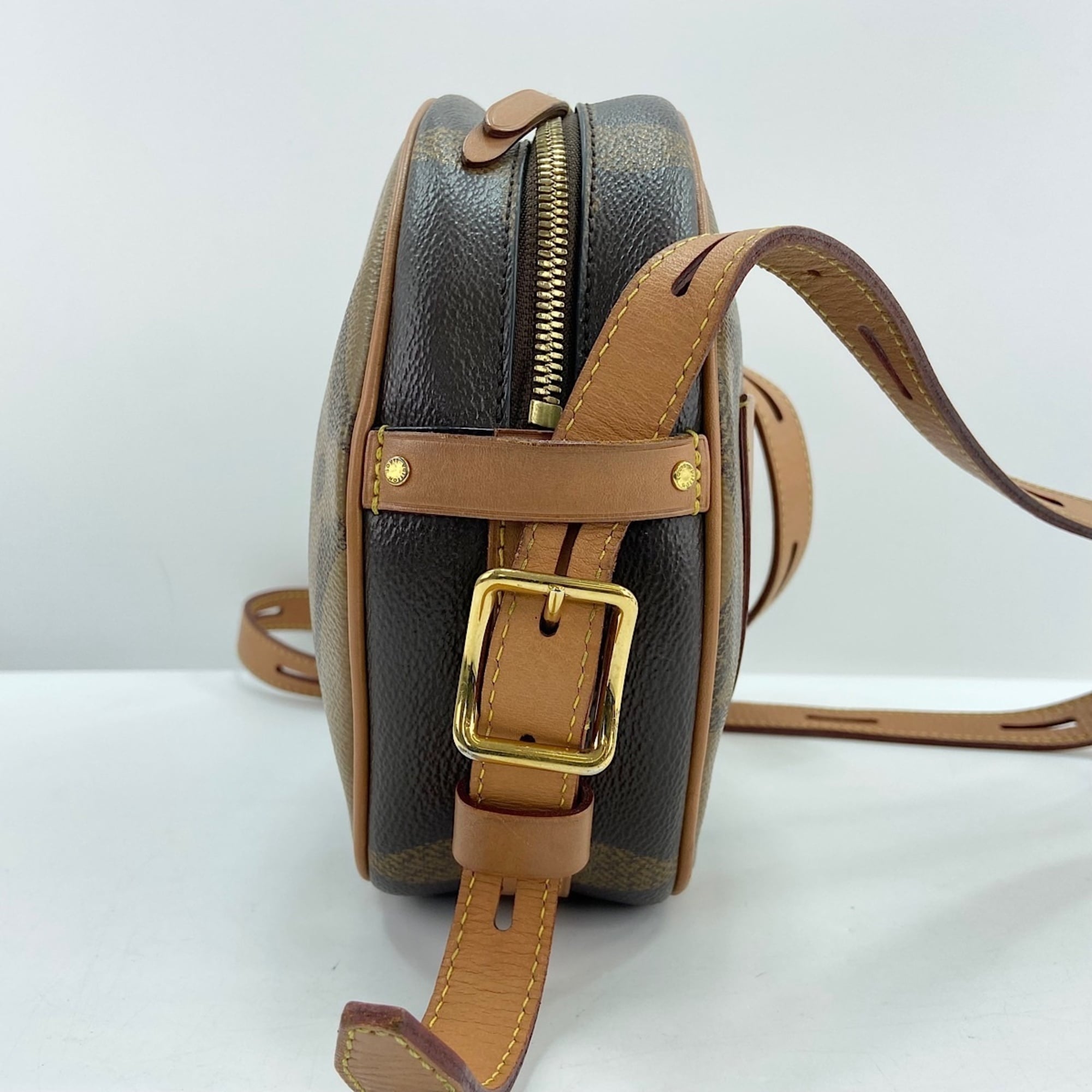 Louis Vuitton Brown Shoulder Bag (Pre-Owned)