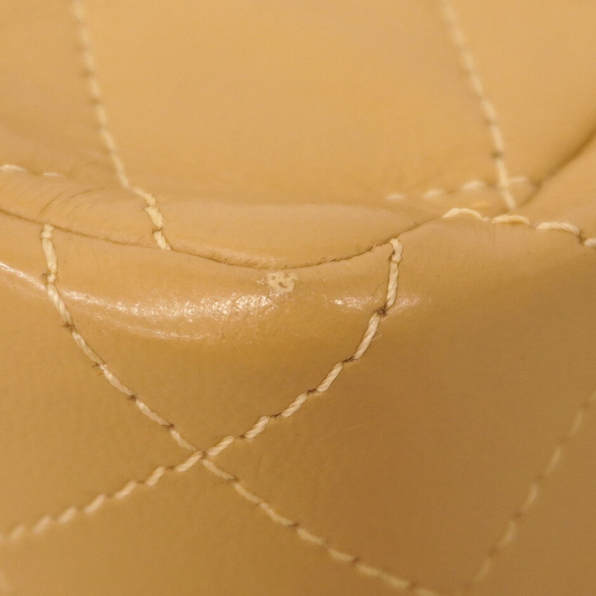Chanel Beige Leather Shoulder Bag (Pre-Owned)