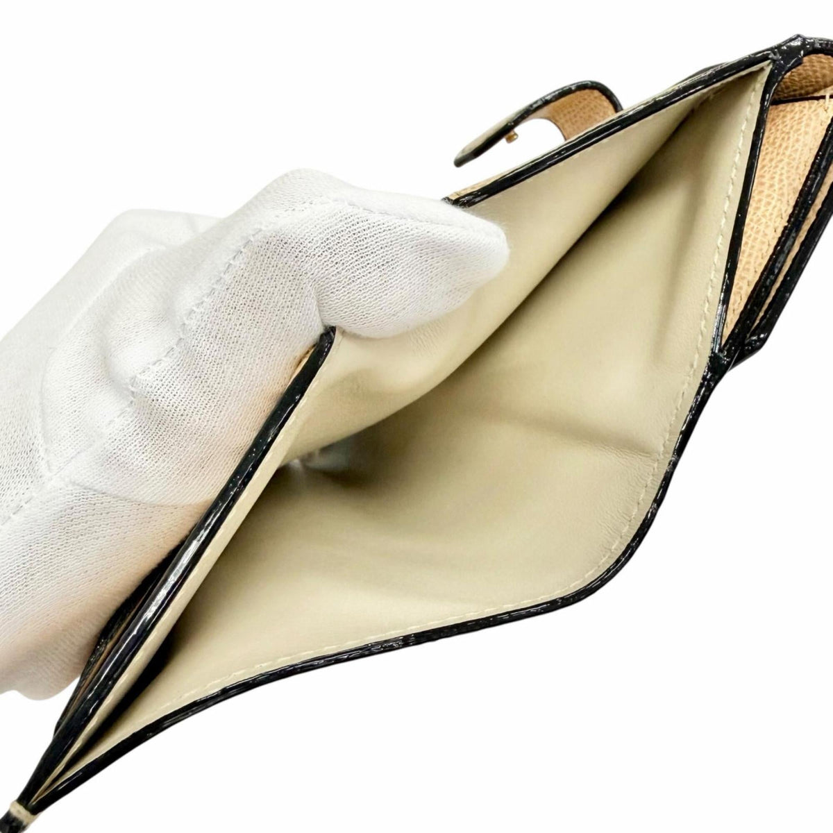 Valextra Beige Leather Wallet (Bi-Fold) (Pre-Owned)