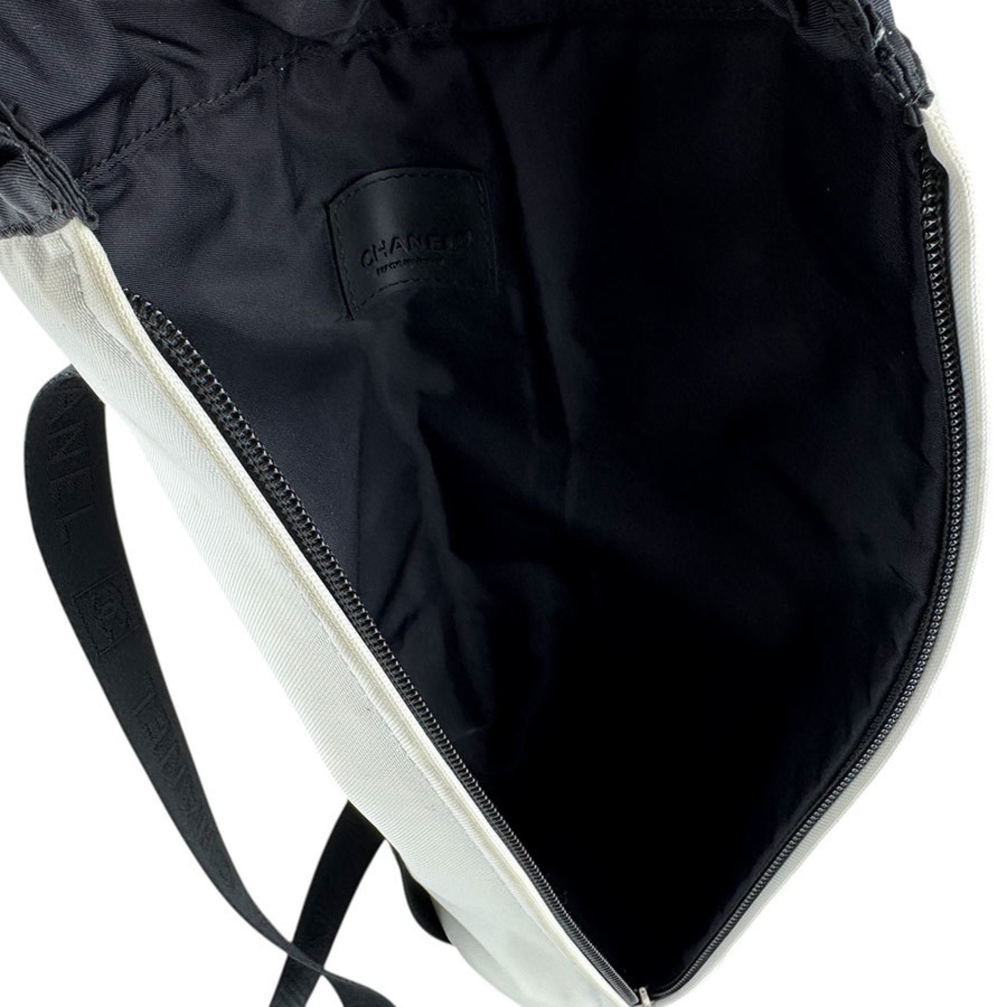 Chanel Black White Nylon Pouch (Pre-Owned)
