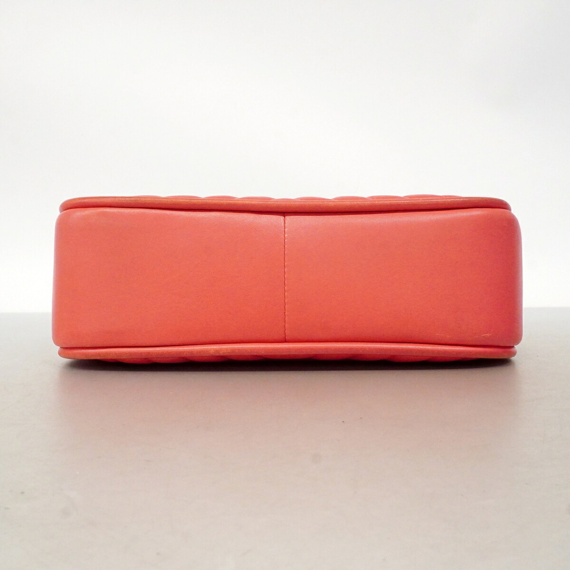 Chanel Pink Leather Handbag (Pre-Owned)