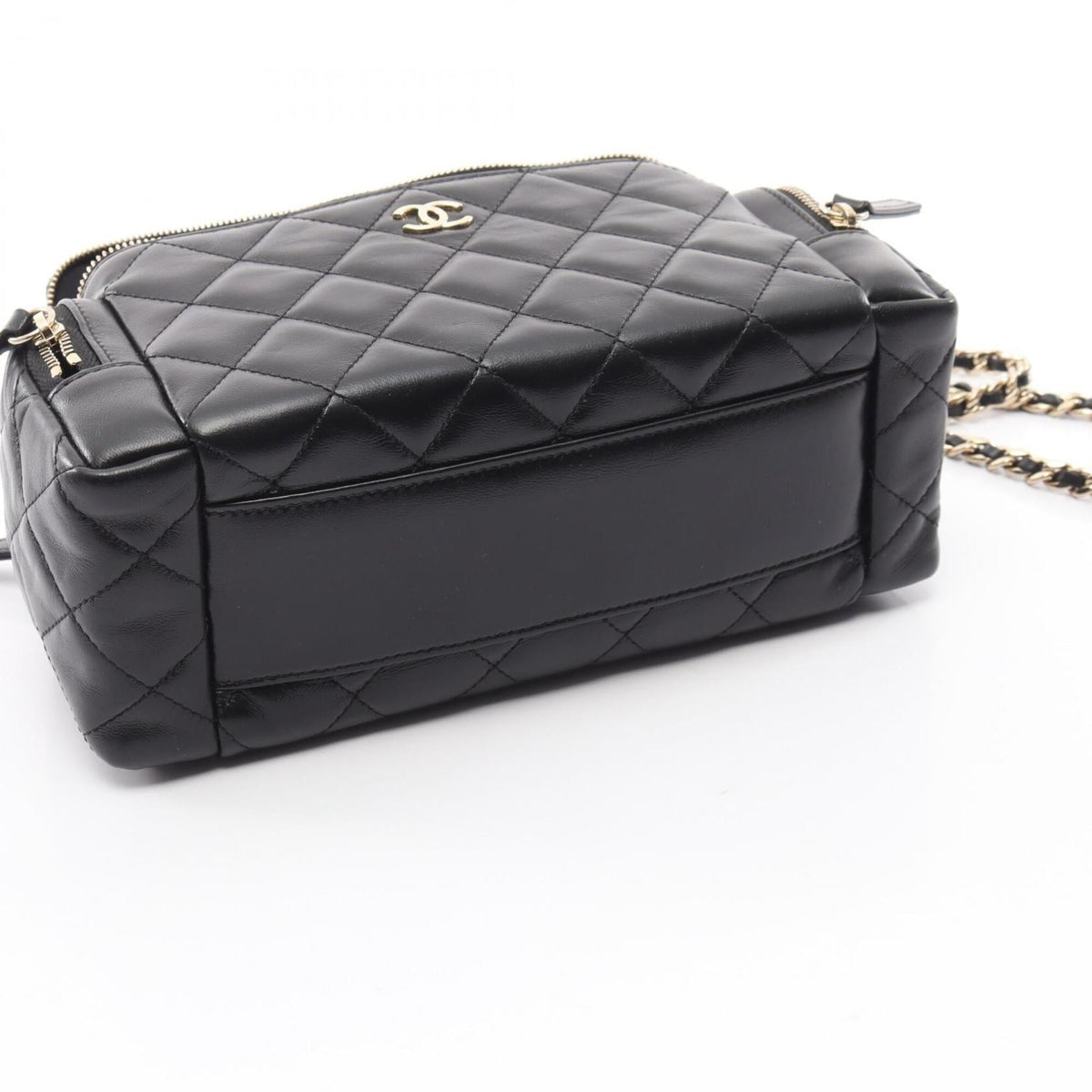 Chanel Matelasse Black Leather Shoulder Bag (Pre-Owned)