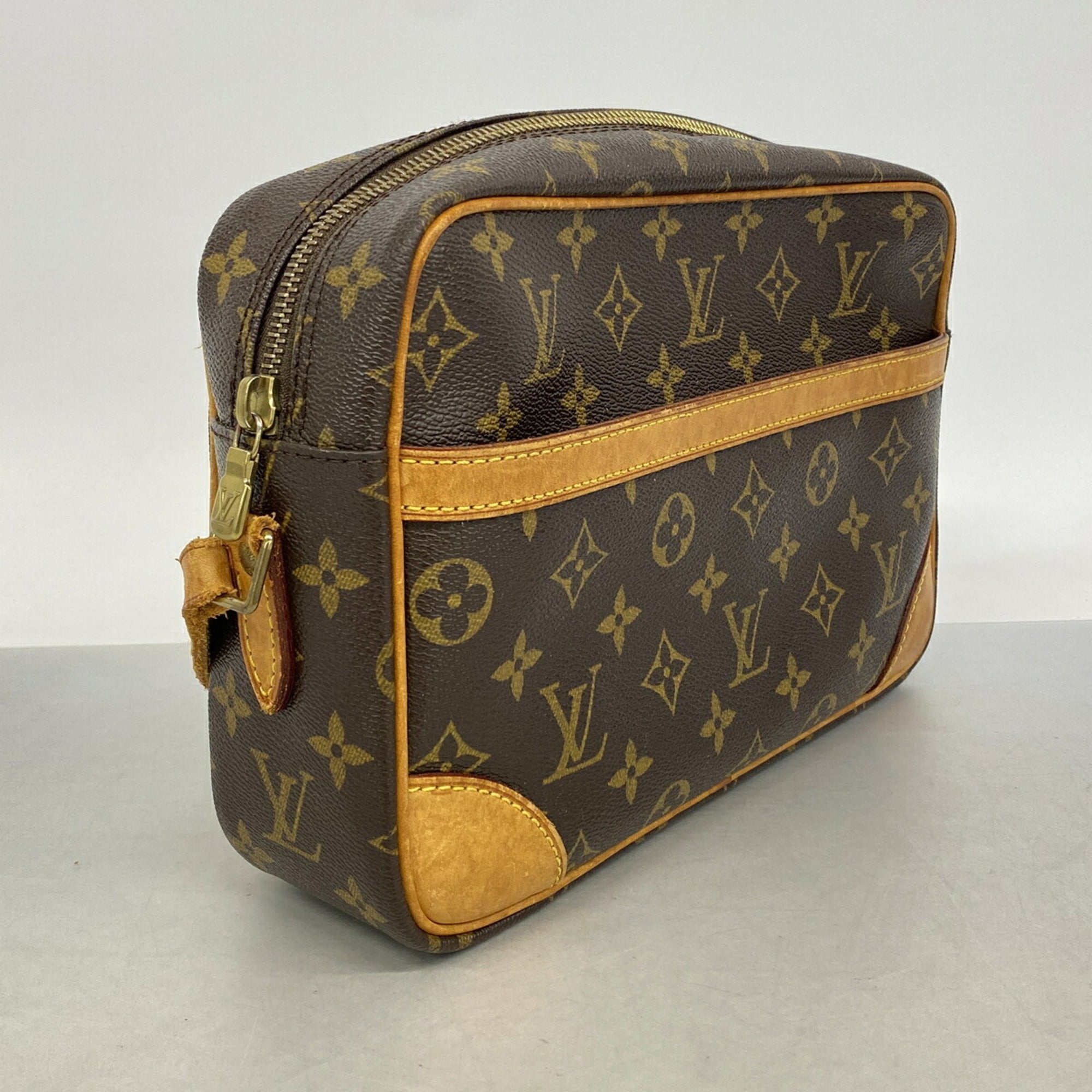 Louis Vuitton Brown Shoulder Bag (Pre-Owned)