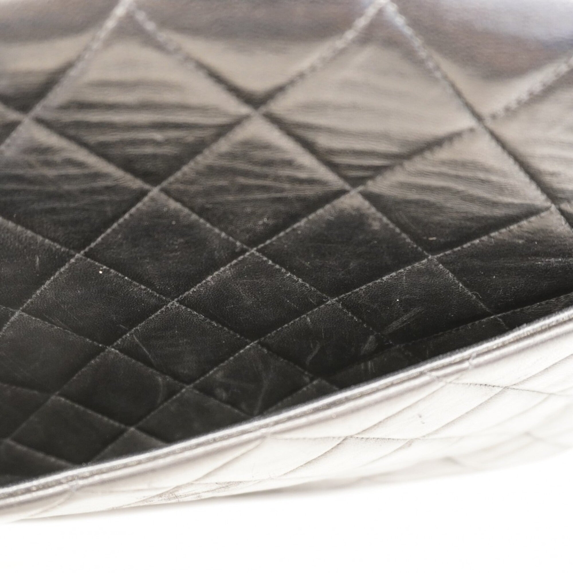 Chanel Black Leather Shoulder Bag (Pre-Owned)