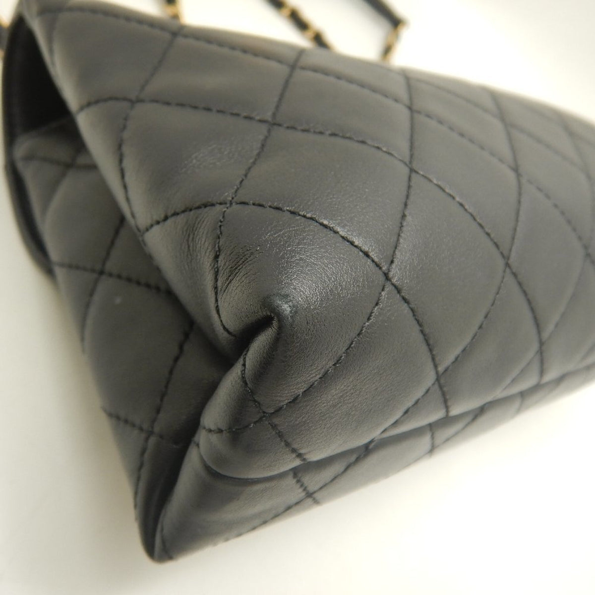 Chanel Black Leather Shoulder Bag (Pre-Owned)
