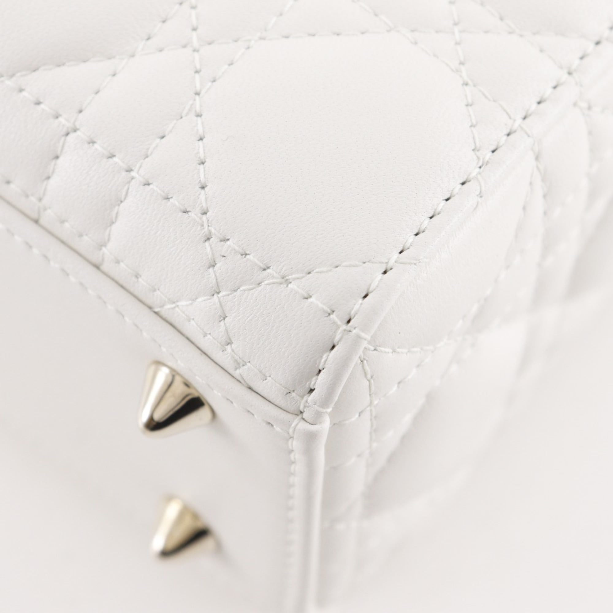 Christian Dior White Leather Handbag (Pre-Owned)