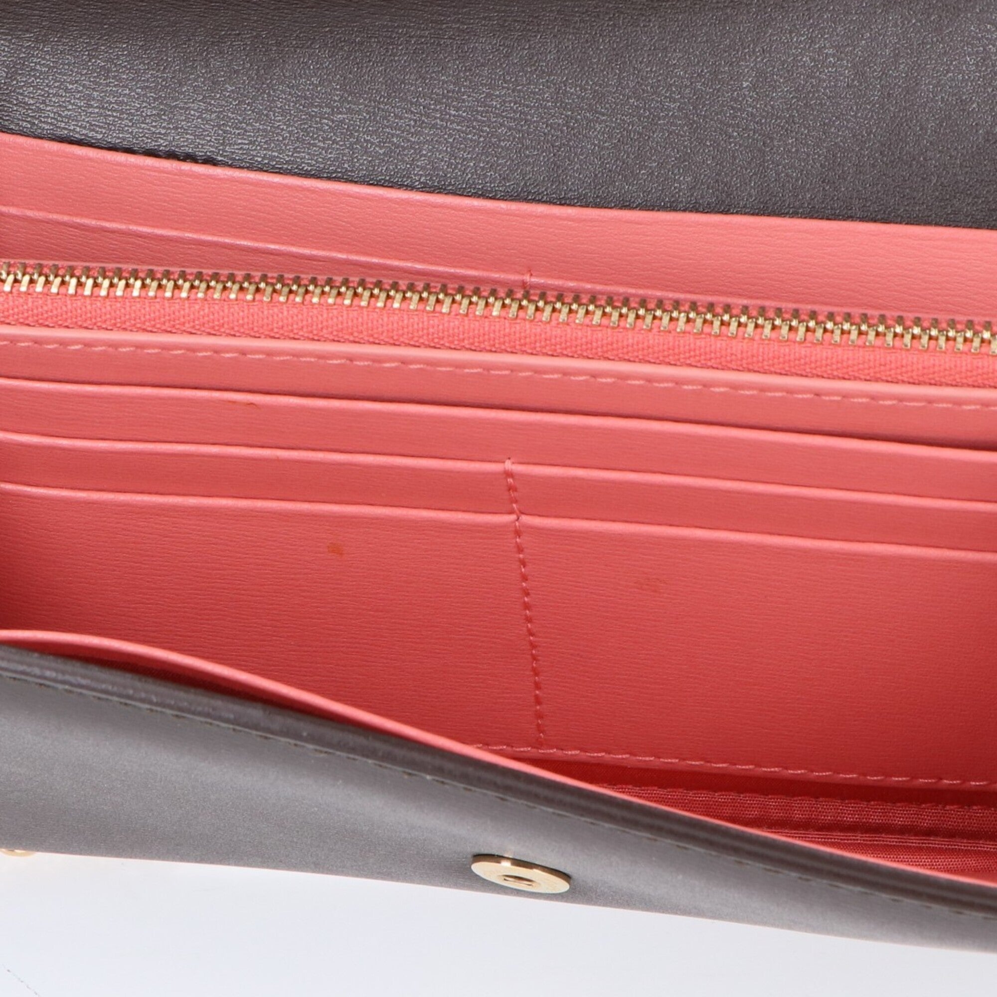 Salvatore Ferragamo Gray Leather Shoulder Bag (Pre-Owned)