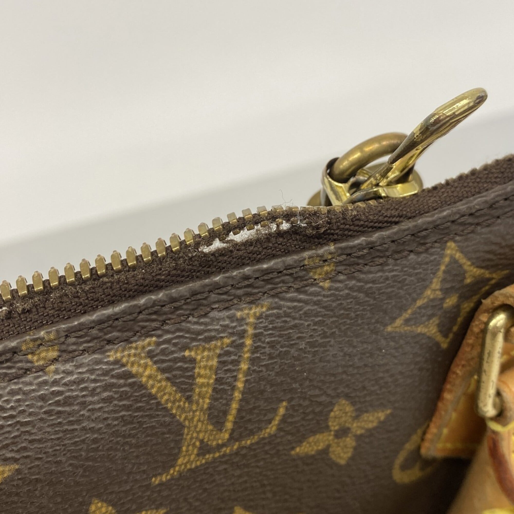 Louis Vuitton Brown Handbag (Pre-Owned)