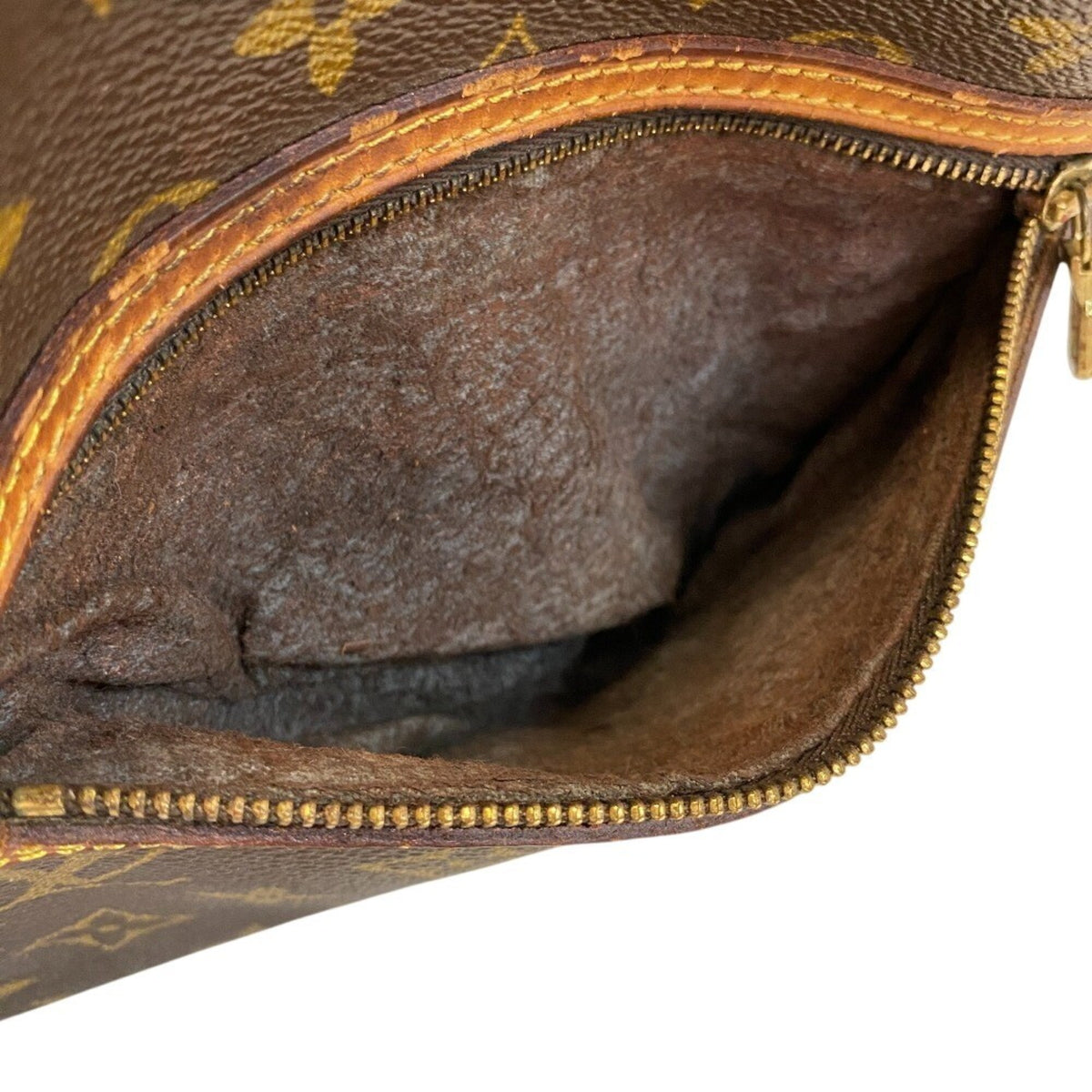 Louis Vuitton Brown Leather Shoulder Bag (Pre-Owned)