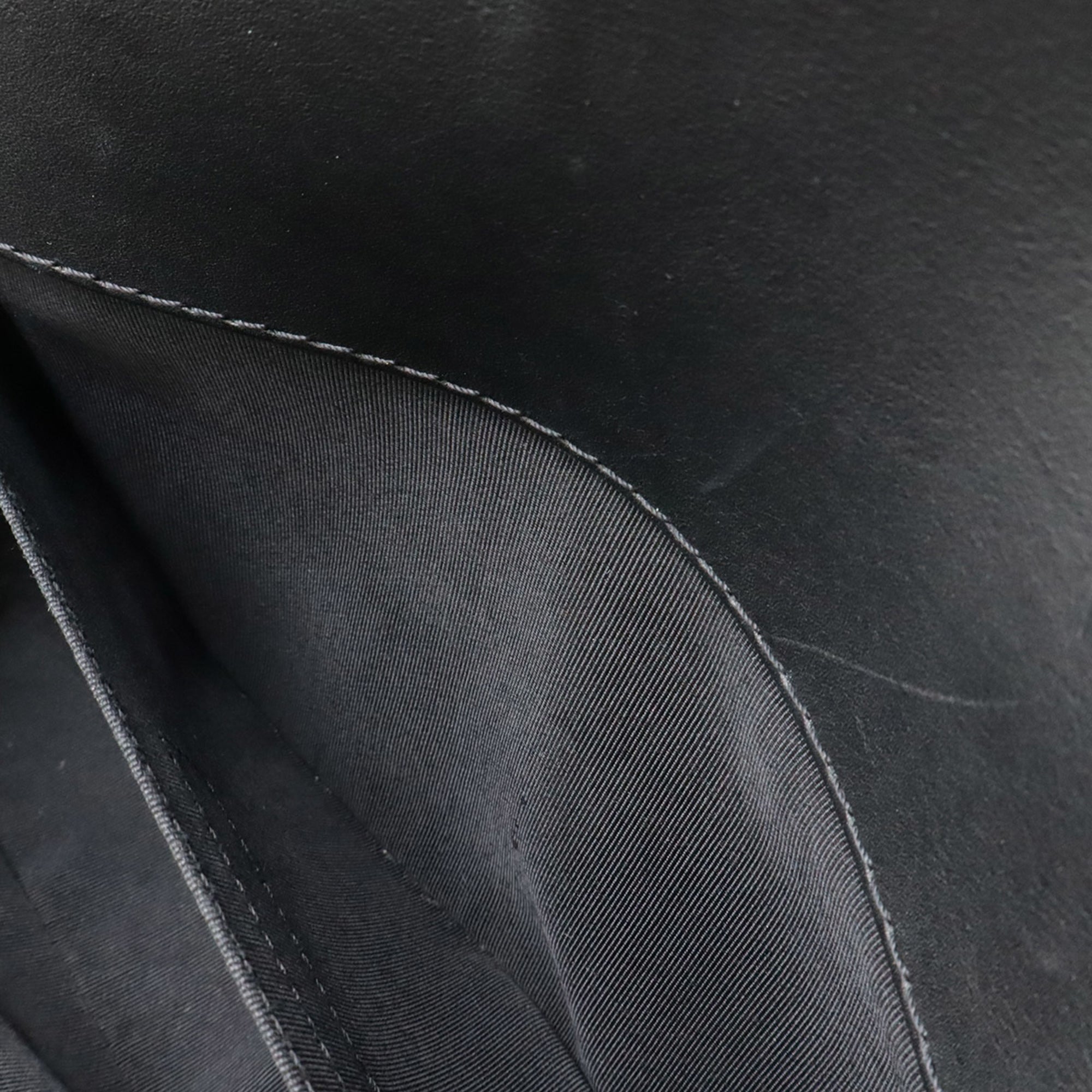 Chanel Black Leather Shoulder Bag (Pre-Owned)
