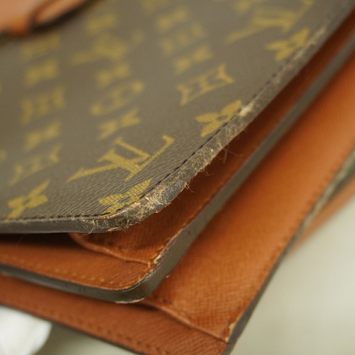 Louis Vuitton Brown Shoulder Bag (Pre-Owned)