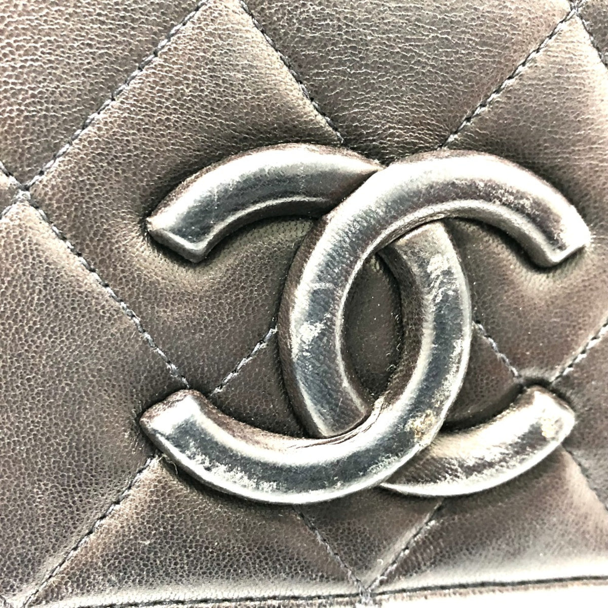 Chanel Black Leather Shoulder Bag (Pre-Owned)