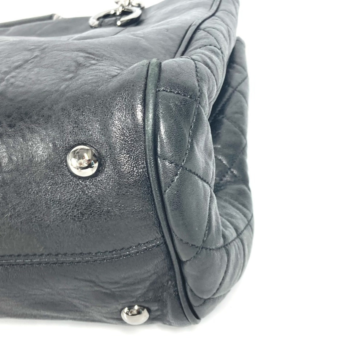 Chanel Black Leather Shoulder Bag (Pre-Owned)