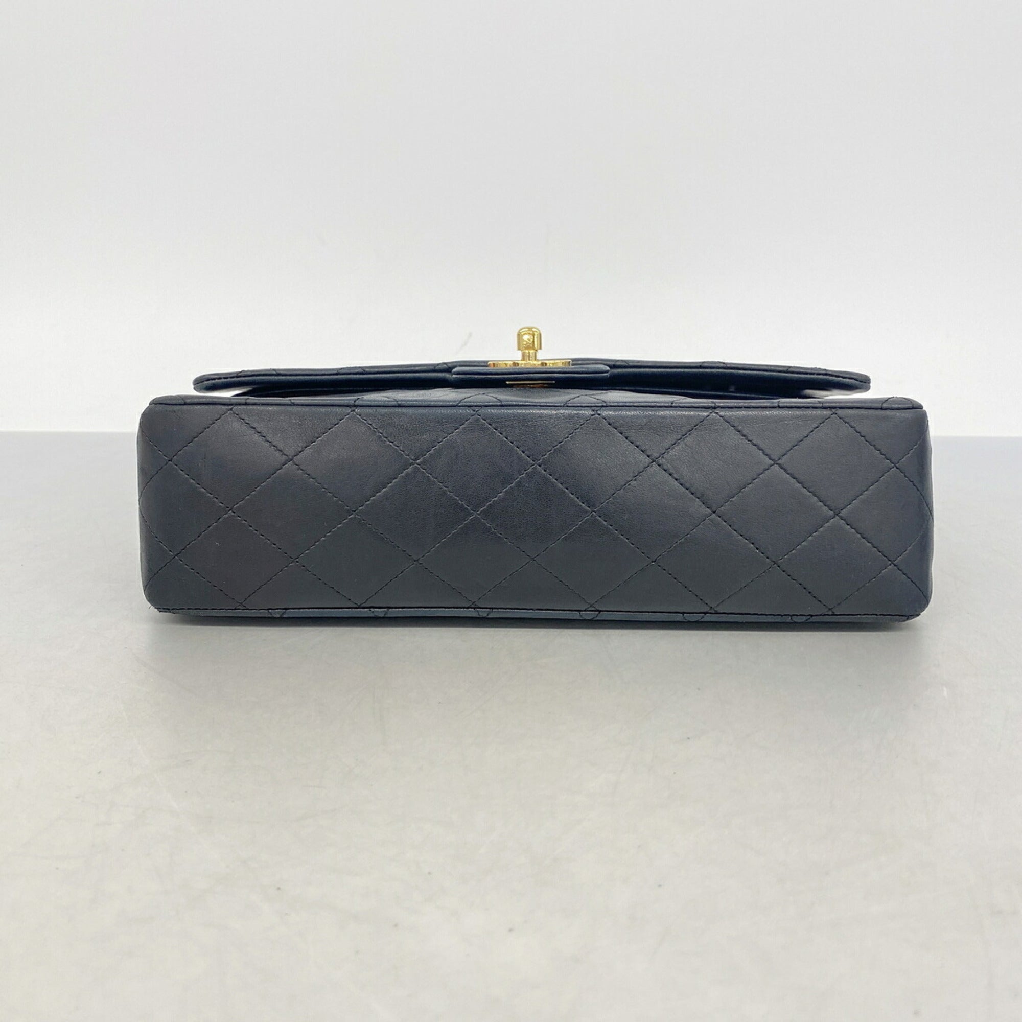 Chanel Black Leather Shoulder Bag (Pre-Owned)