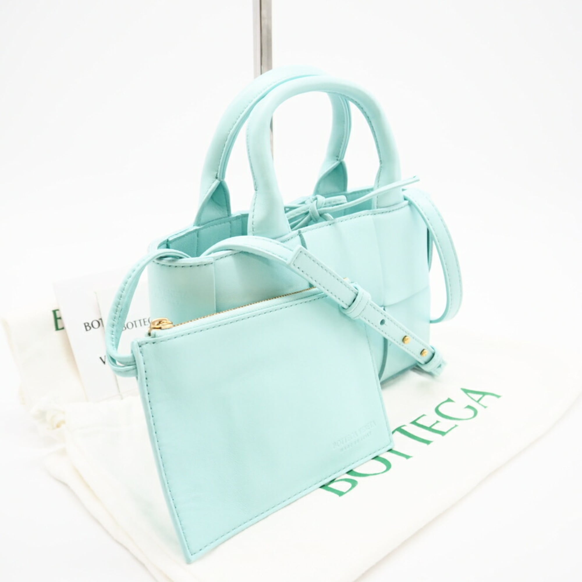 Bottega Veneta Blue Leather Tote Bag (Pre-Owned)