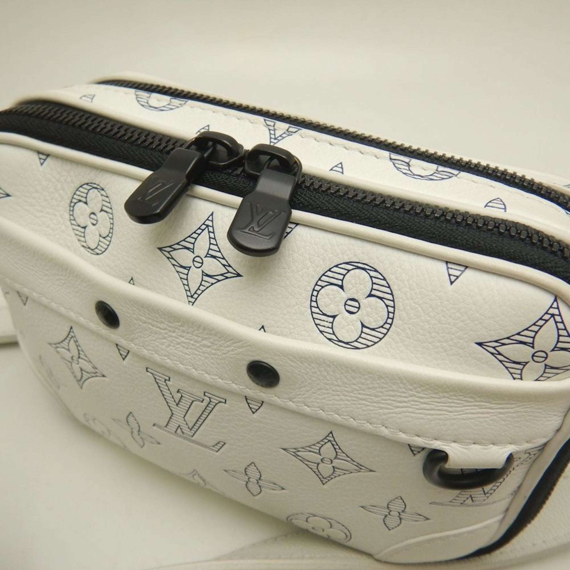 Louis Vuitton Monogram Shadow Blanc Leather Shoulder Bag (Pre-Owned)