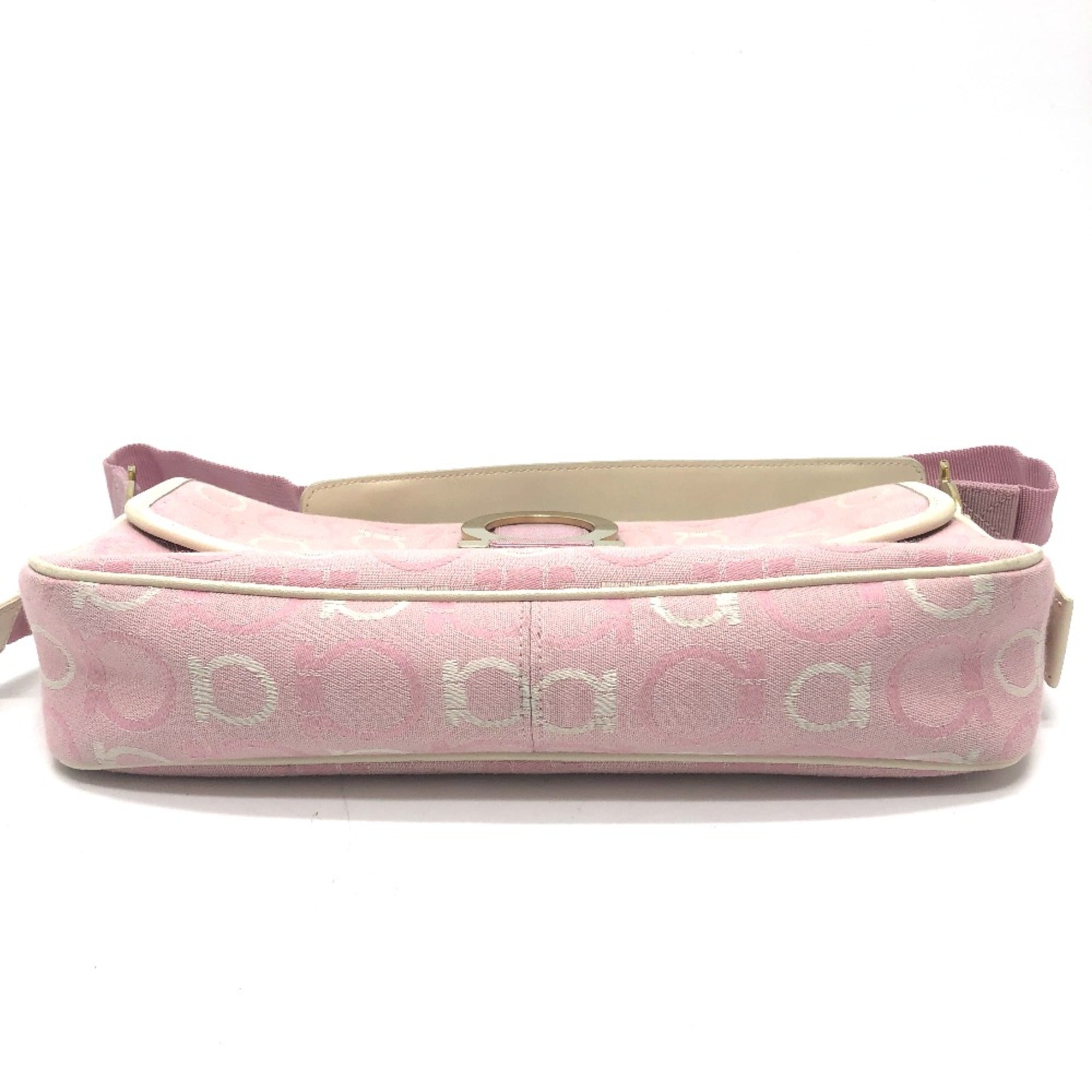 Salvatore Ferragamo Pink Cloth Shoulder Bag (Pre-Owned)