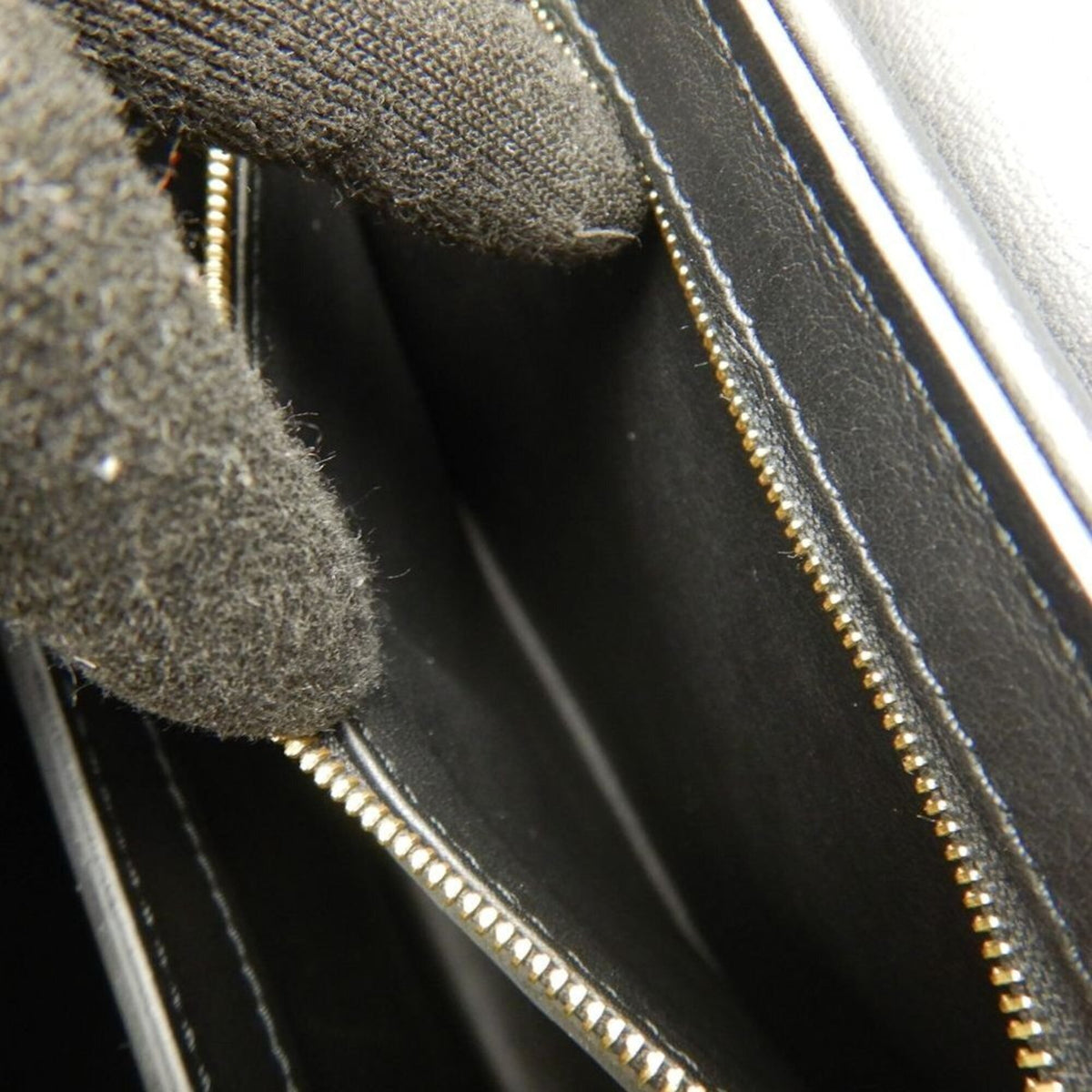 Louis Vuitton Noir Leather Handbag (Pre-Owned)