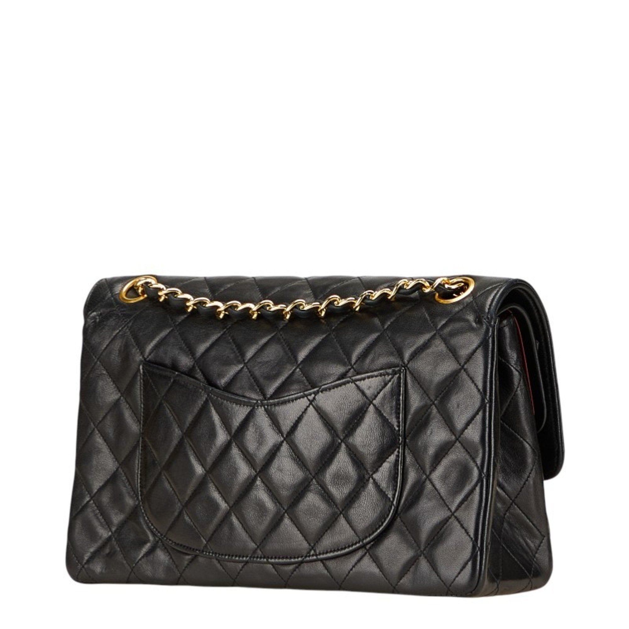 Chanel Matelasse Black Leather Shoulder Bag (Pre-Owned)