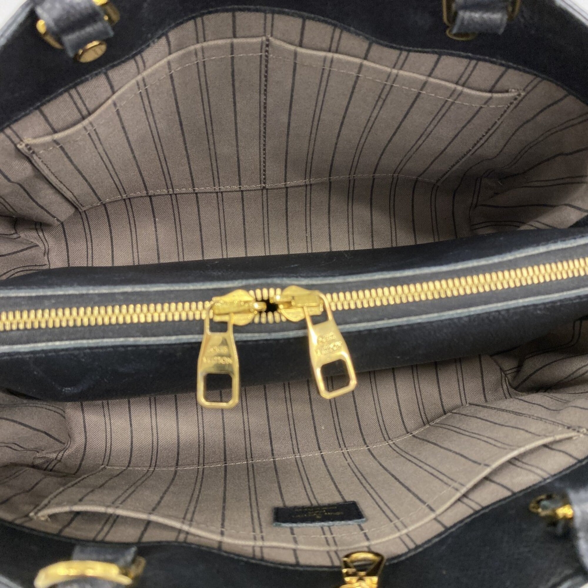 Louis Vuitton Noir Handbag (Pre-Owned)